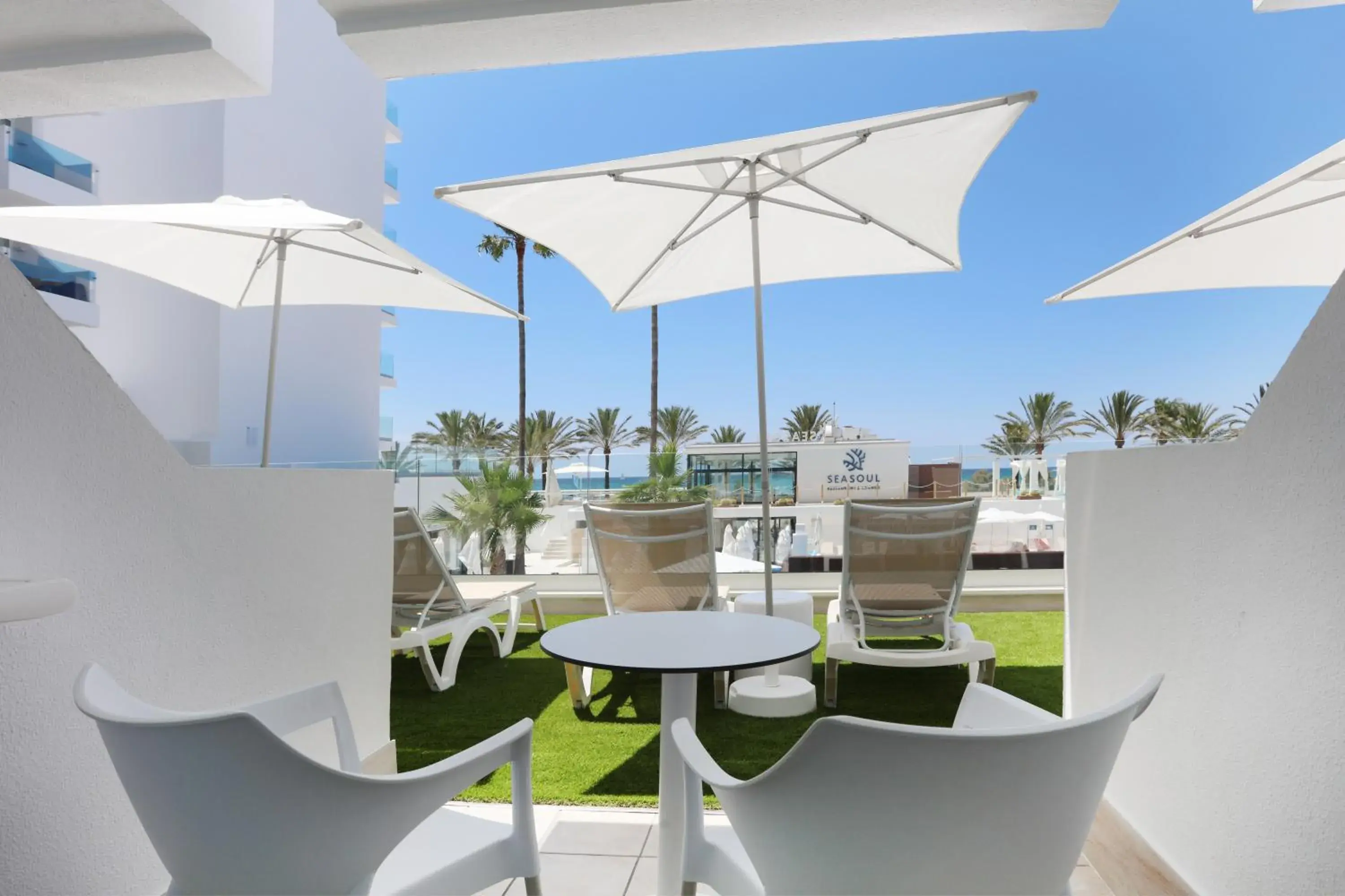 Double Pool View Premium Terrace in Iberostar Waves Bahía de Palma - Adults Only Double Pool View Premium Terrace in Iberostar Waves Bahía de Palma - Adults Only