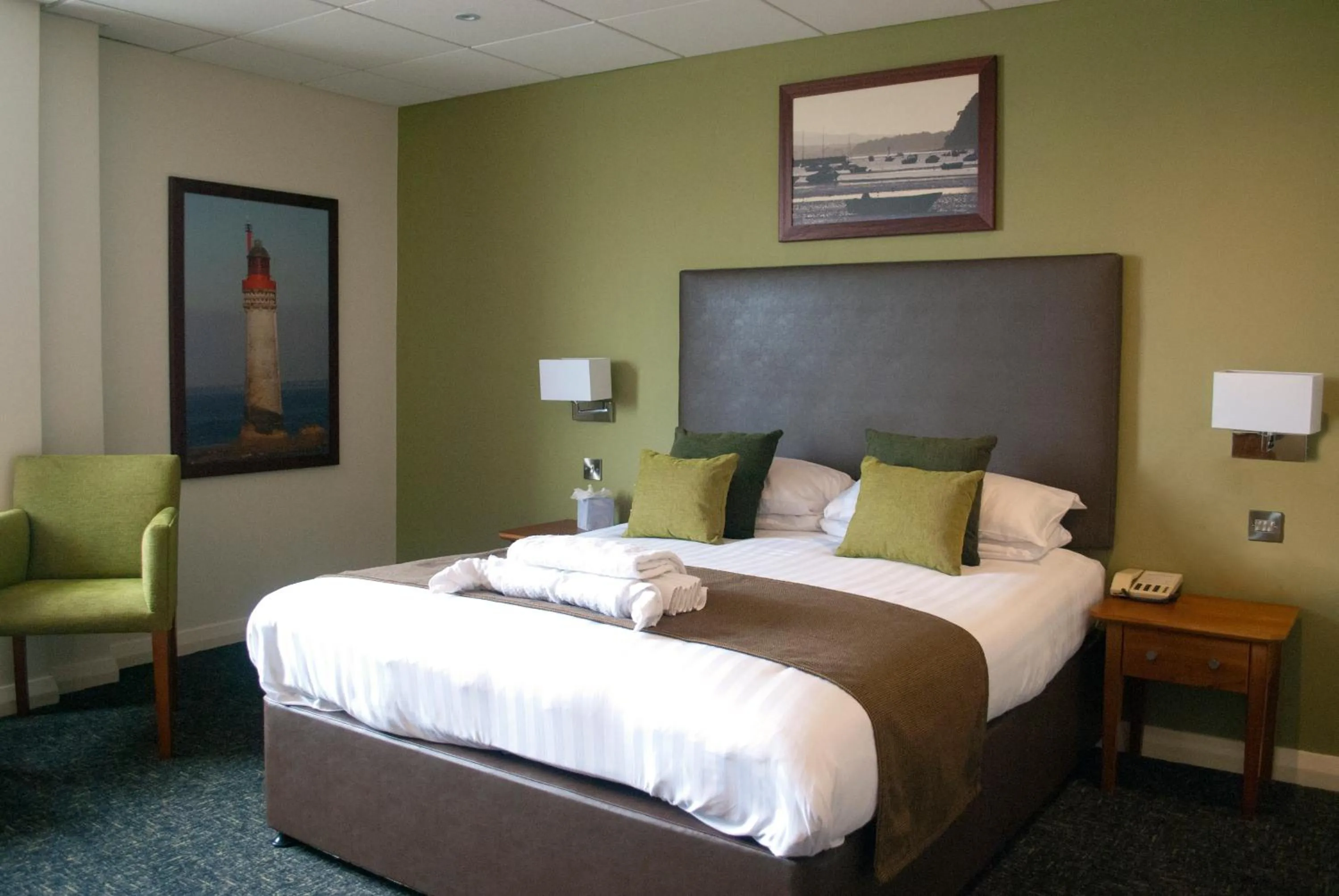 Photo of the whole room, Bed in Sandbanks Hotel