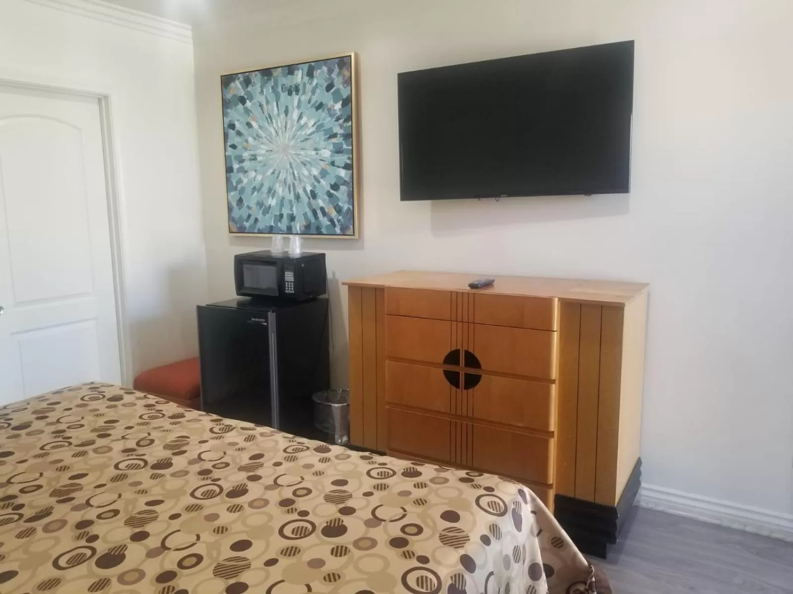 TV/Entertainment Center in Palm Motel