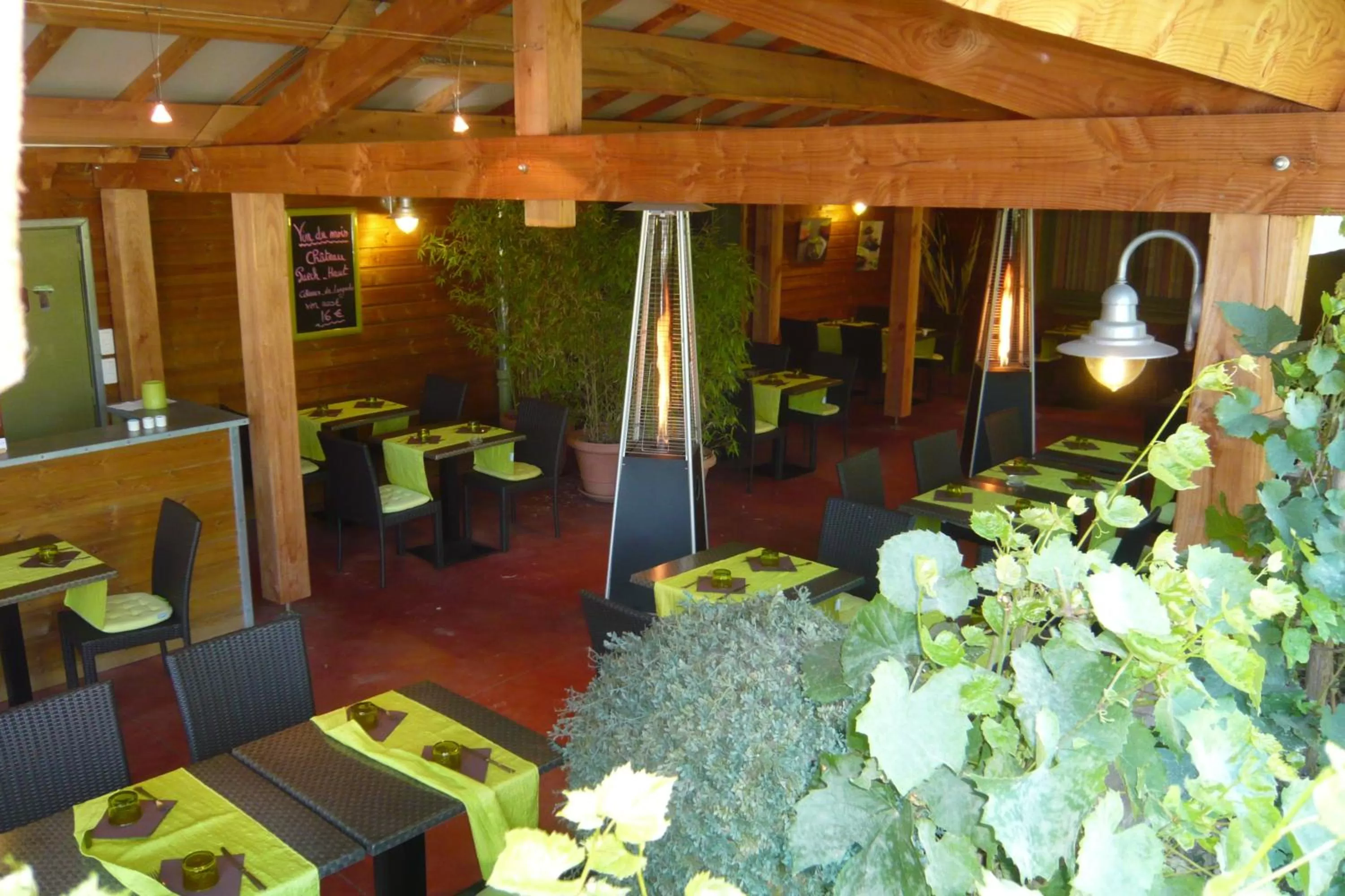 Restaurant/places to eat in Logis Hôtel Burnichon