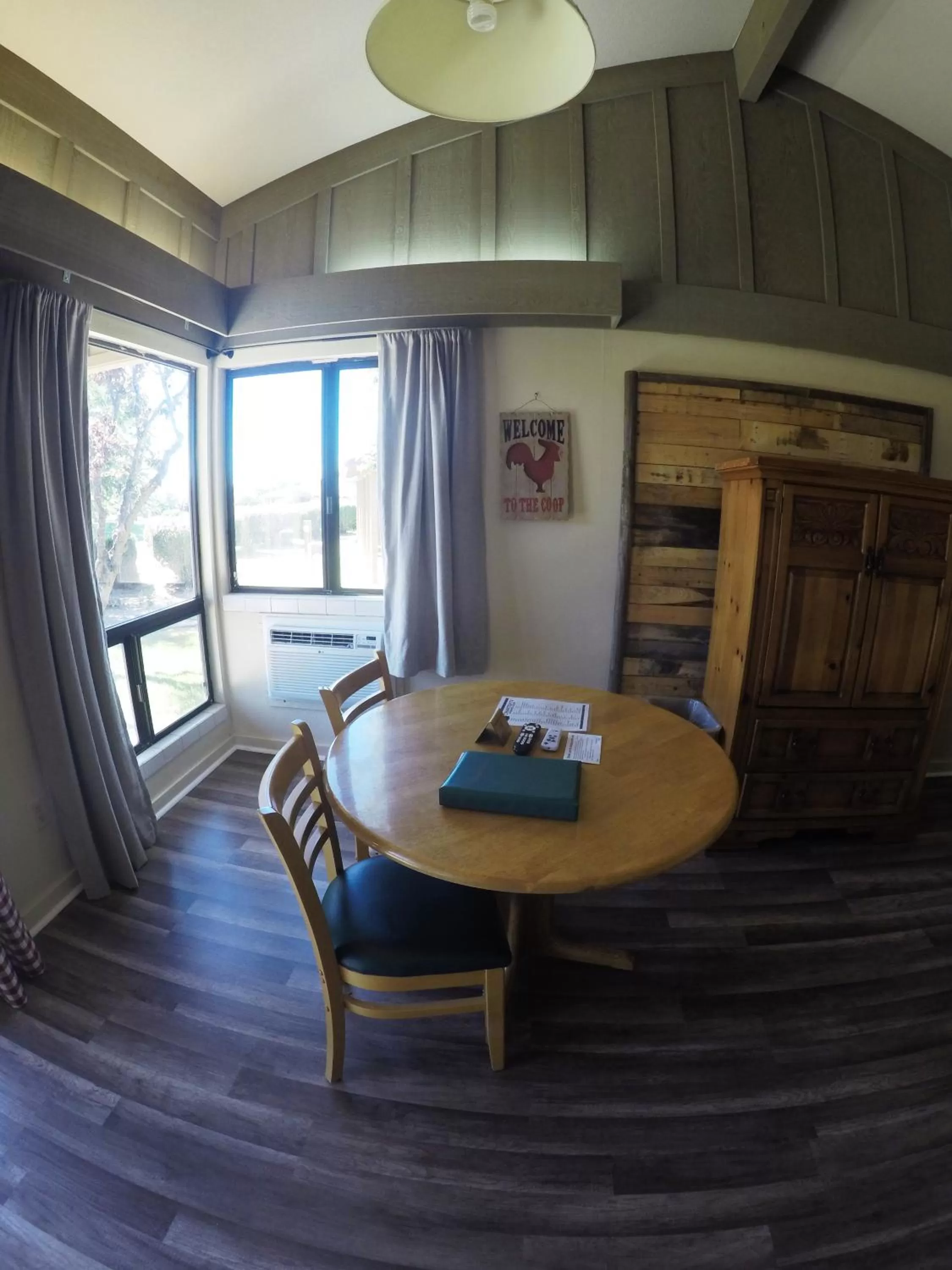 Seating area in Ridgemark Golf Club and Resort