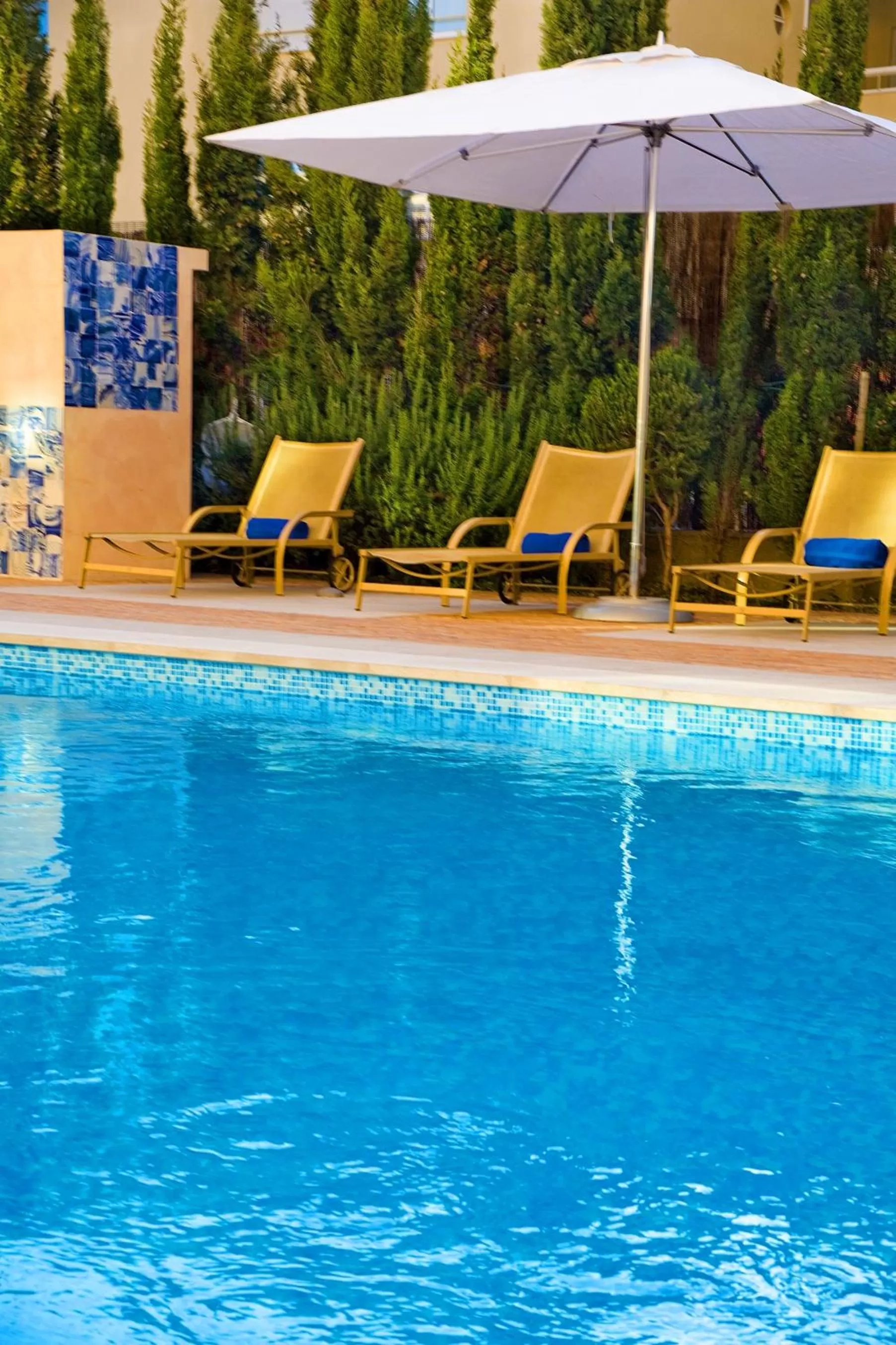 Swimming pool in Hotel Real Oeiras