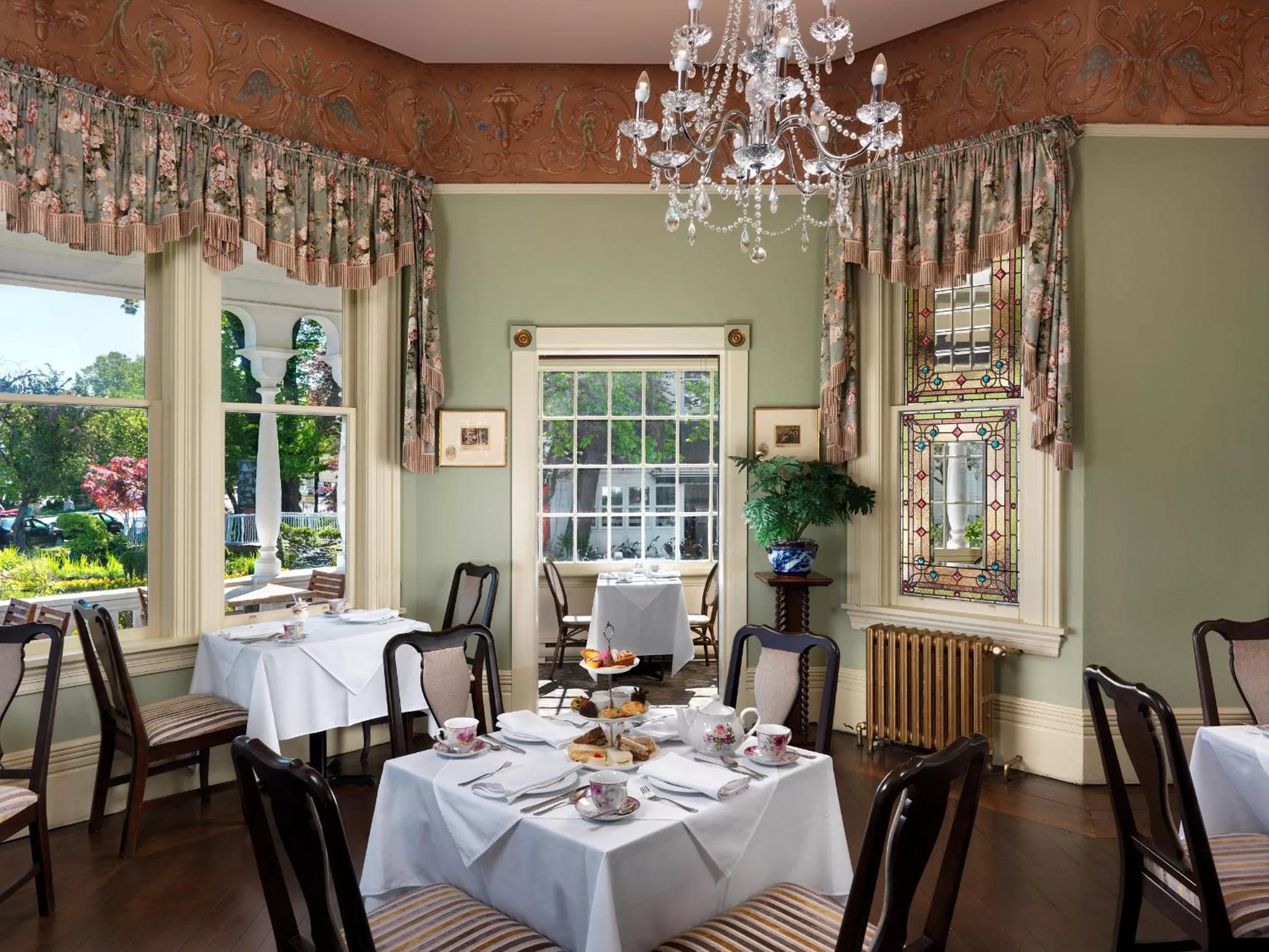 Restaurant/places to eat in Huntingdon Hotel and Suites