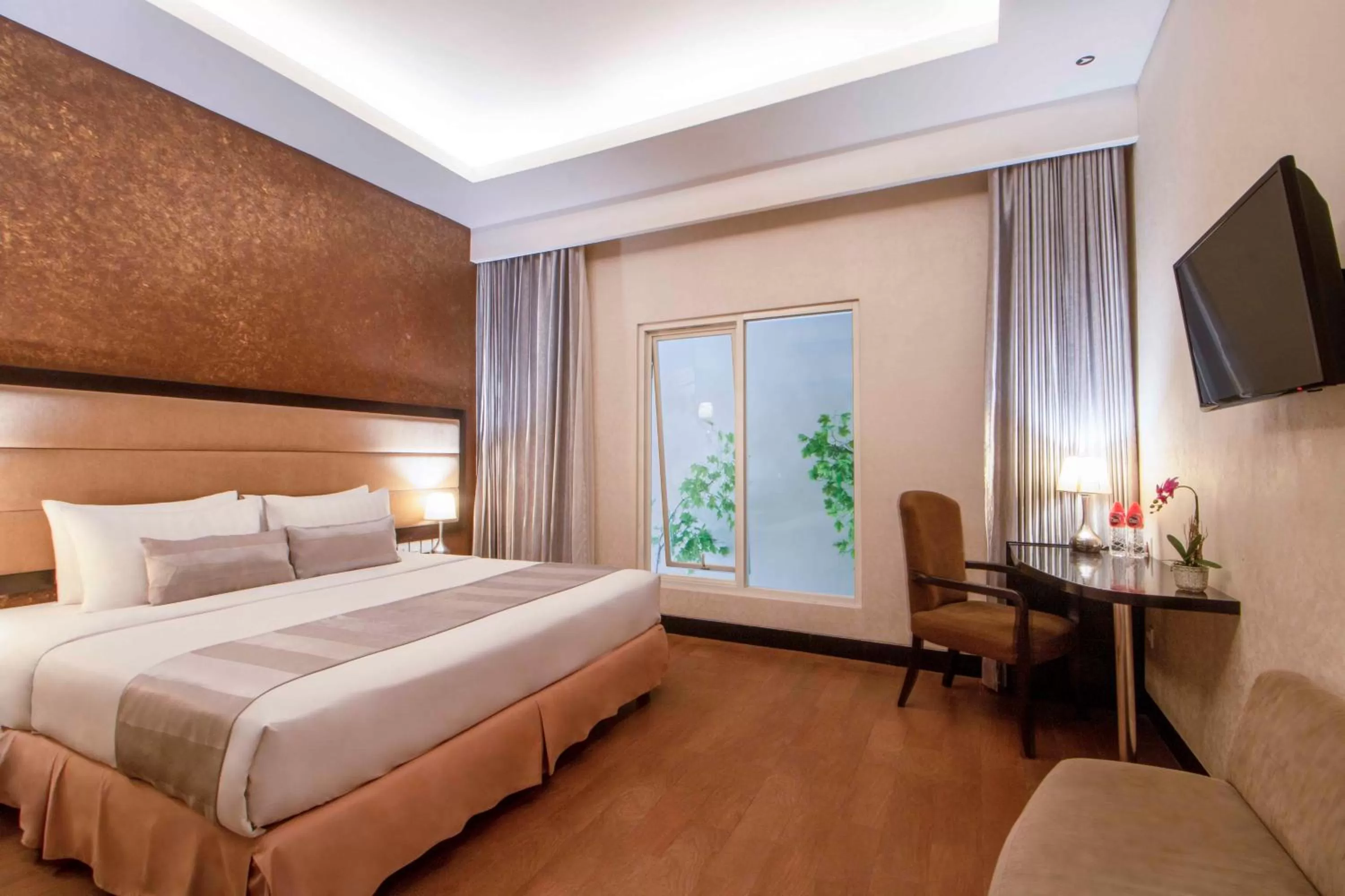 Bedroom, Bed in Solaris Hotel Malang