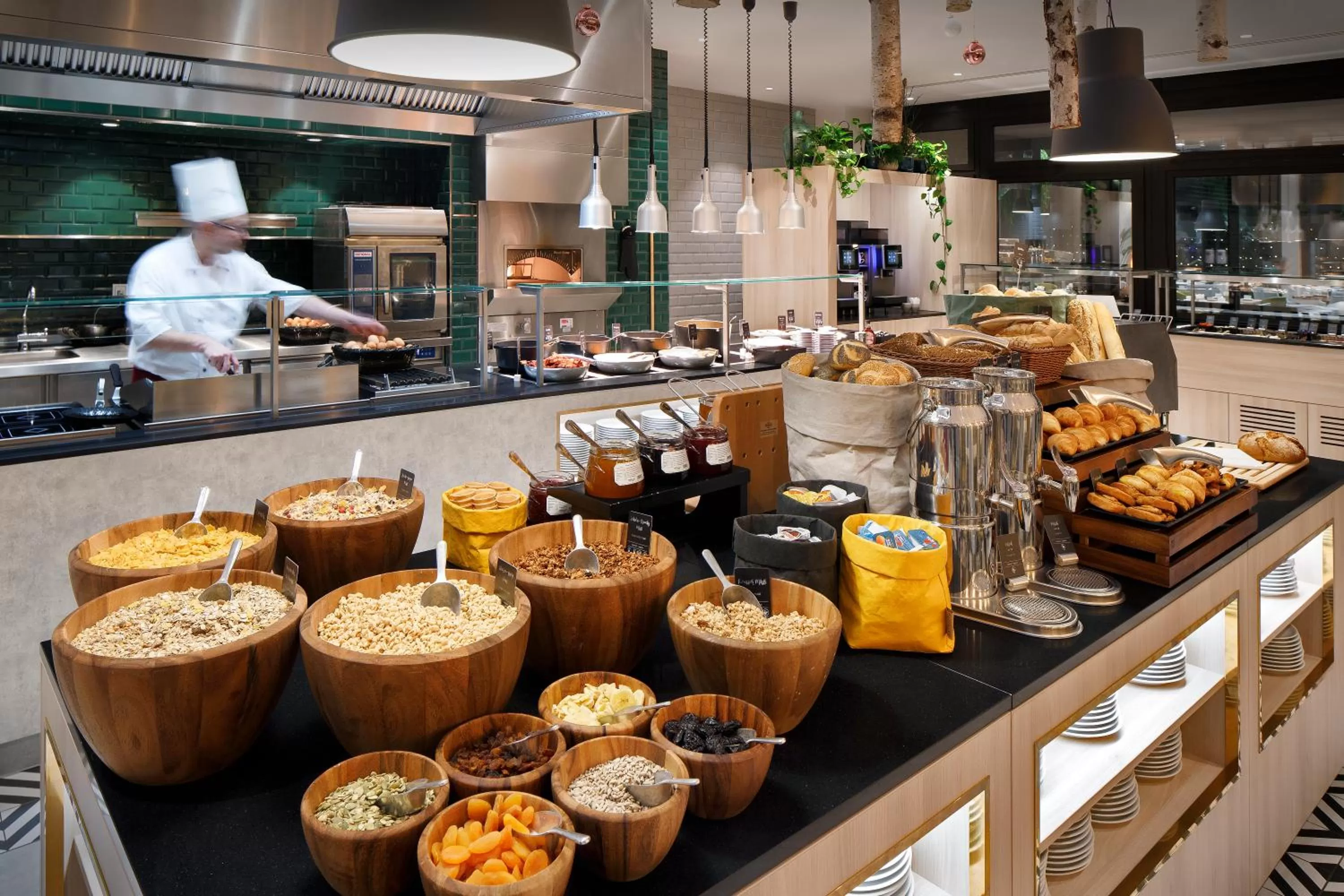 Restaurant/places to eat in Crowne Plaza Berlin City Centre Ku'damm by IHG