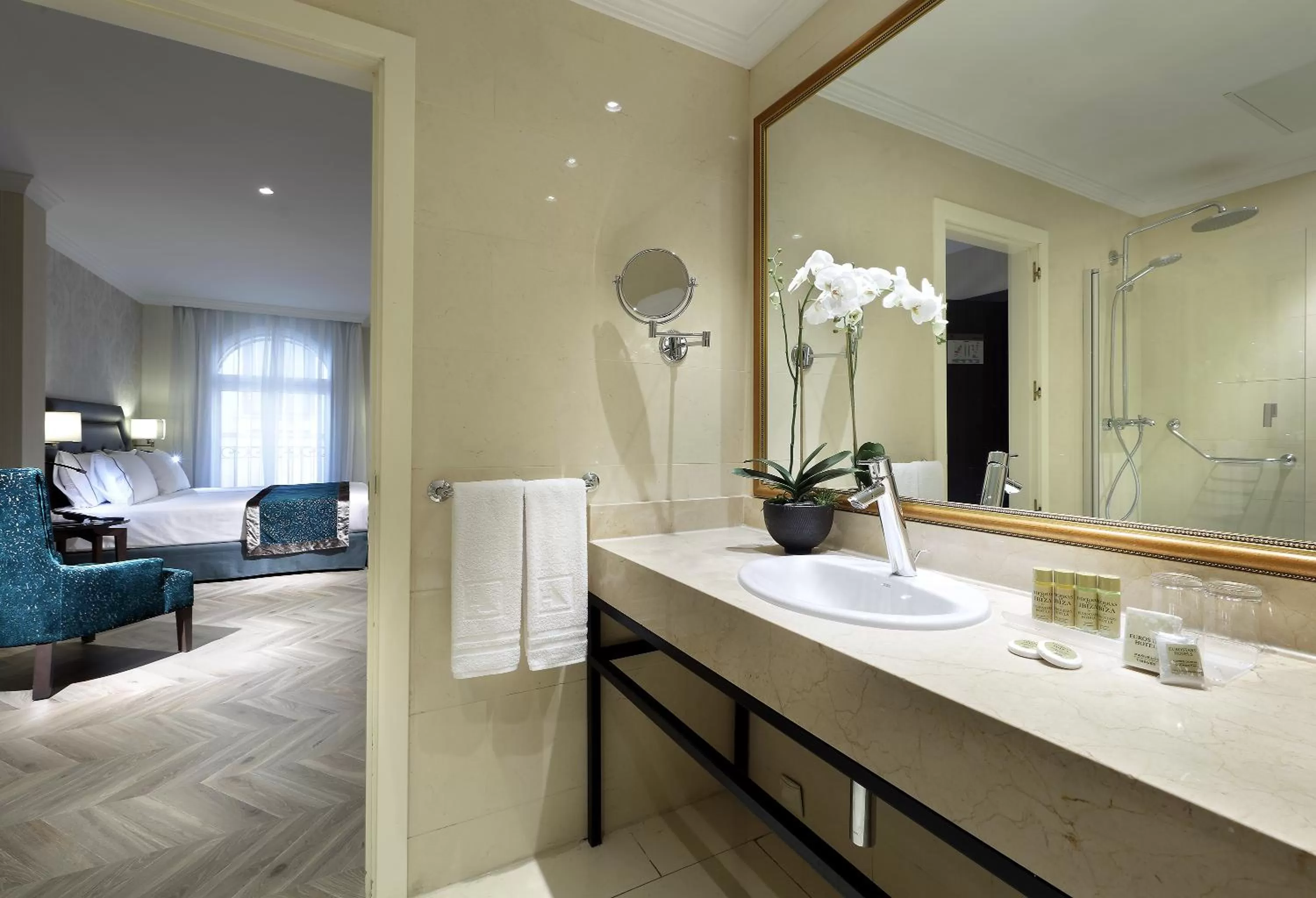 Bathroom in Eurostars Casa de la Lírica