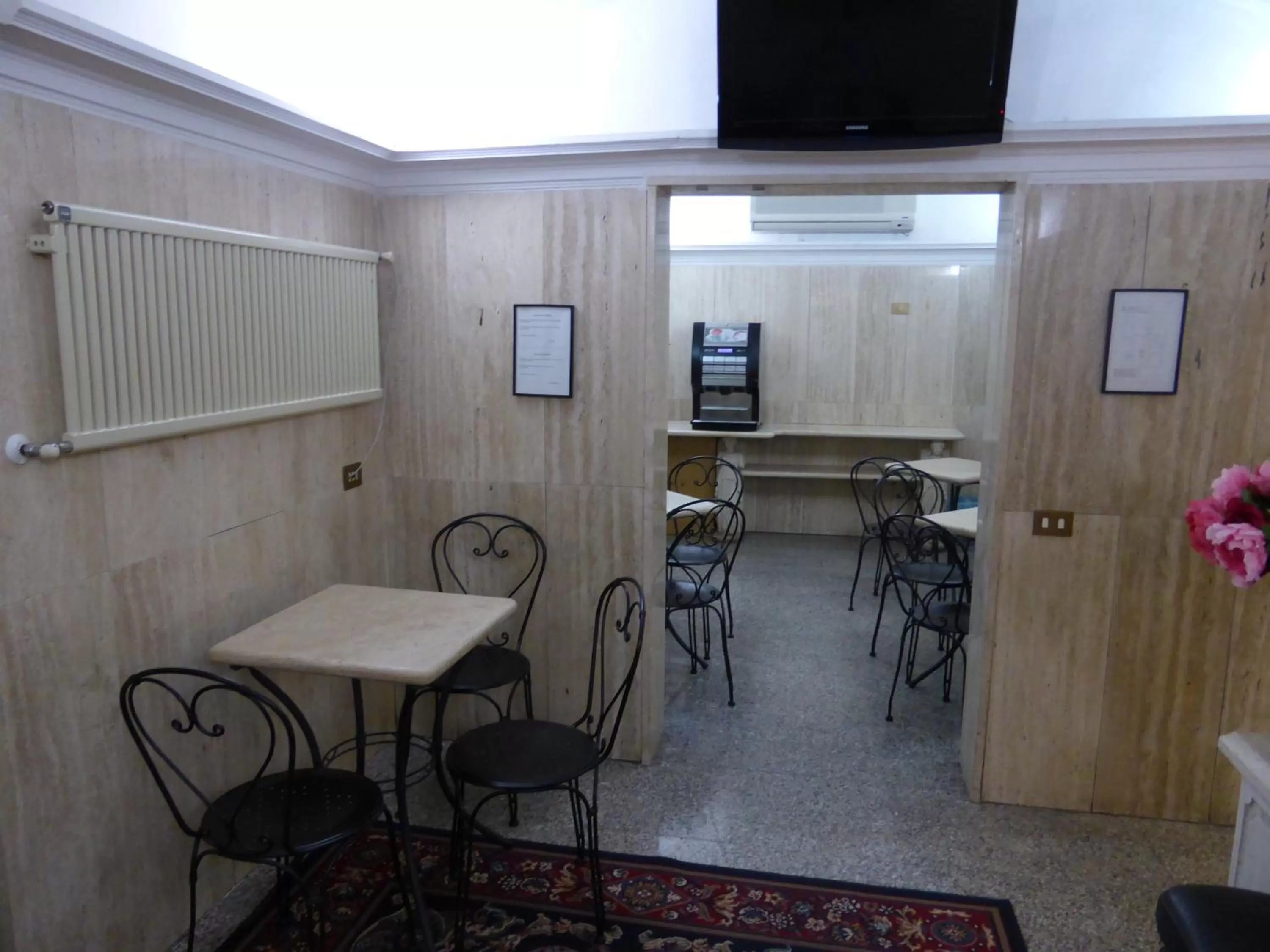 Restaurant/places to eat in Hotel Prati