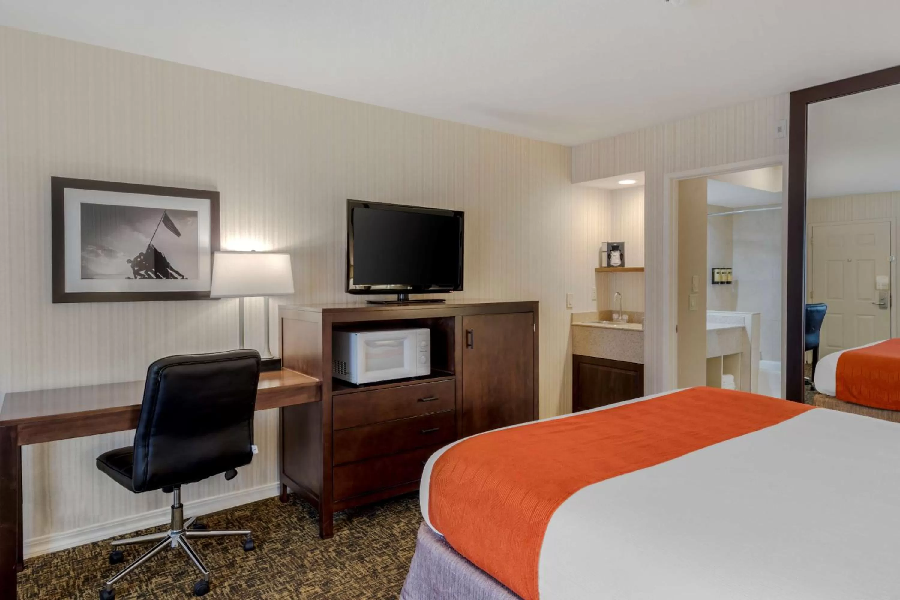 King Room with Bathtub - Disability Access/Non-Smoking in Best Western Plus Big America