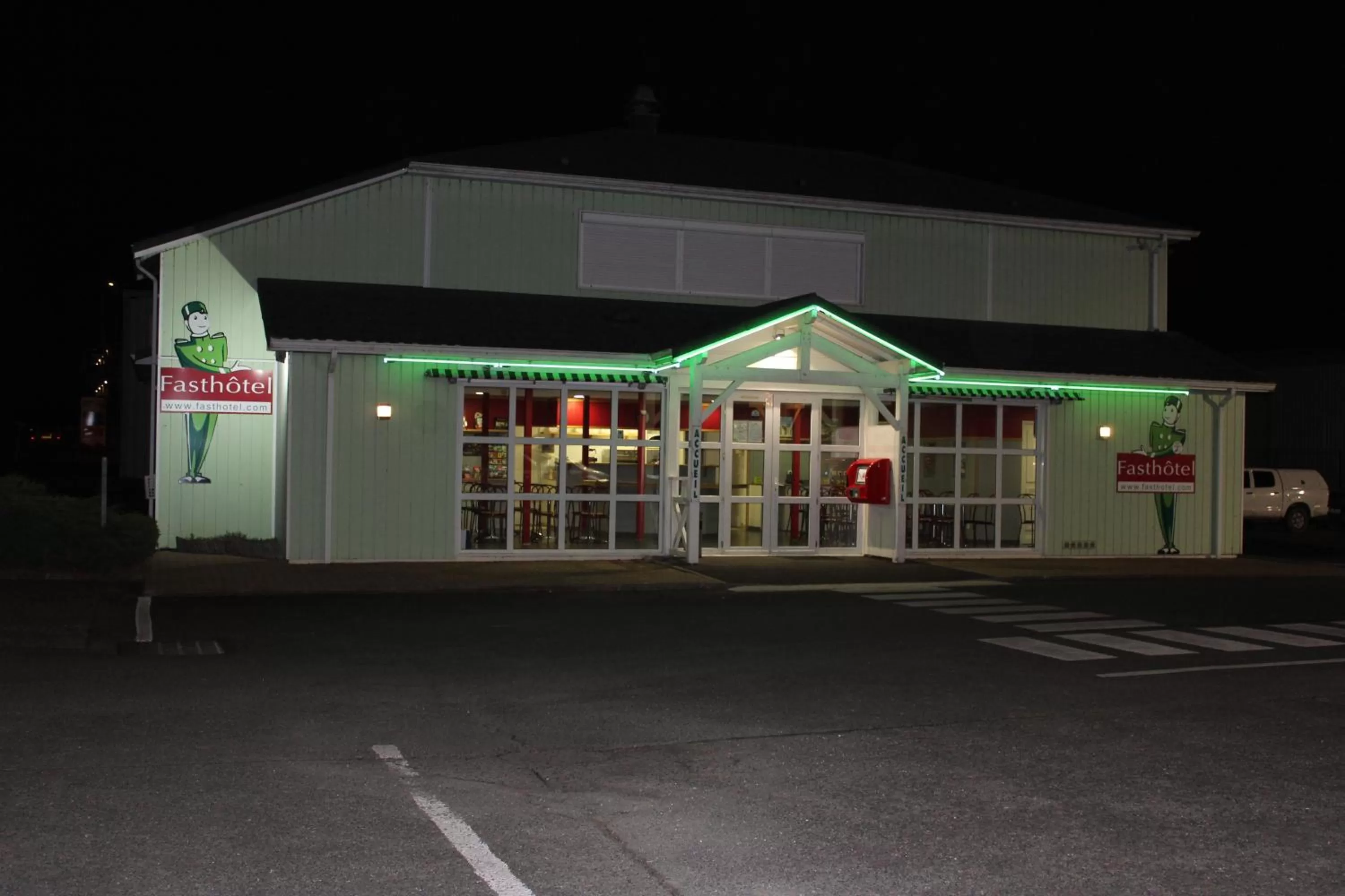 Facade/entrance in Fasthotel Tours Sud