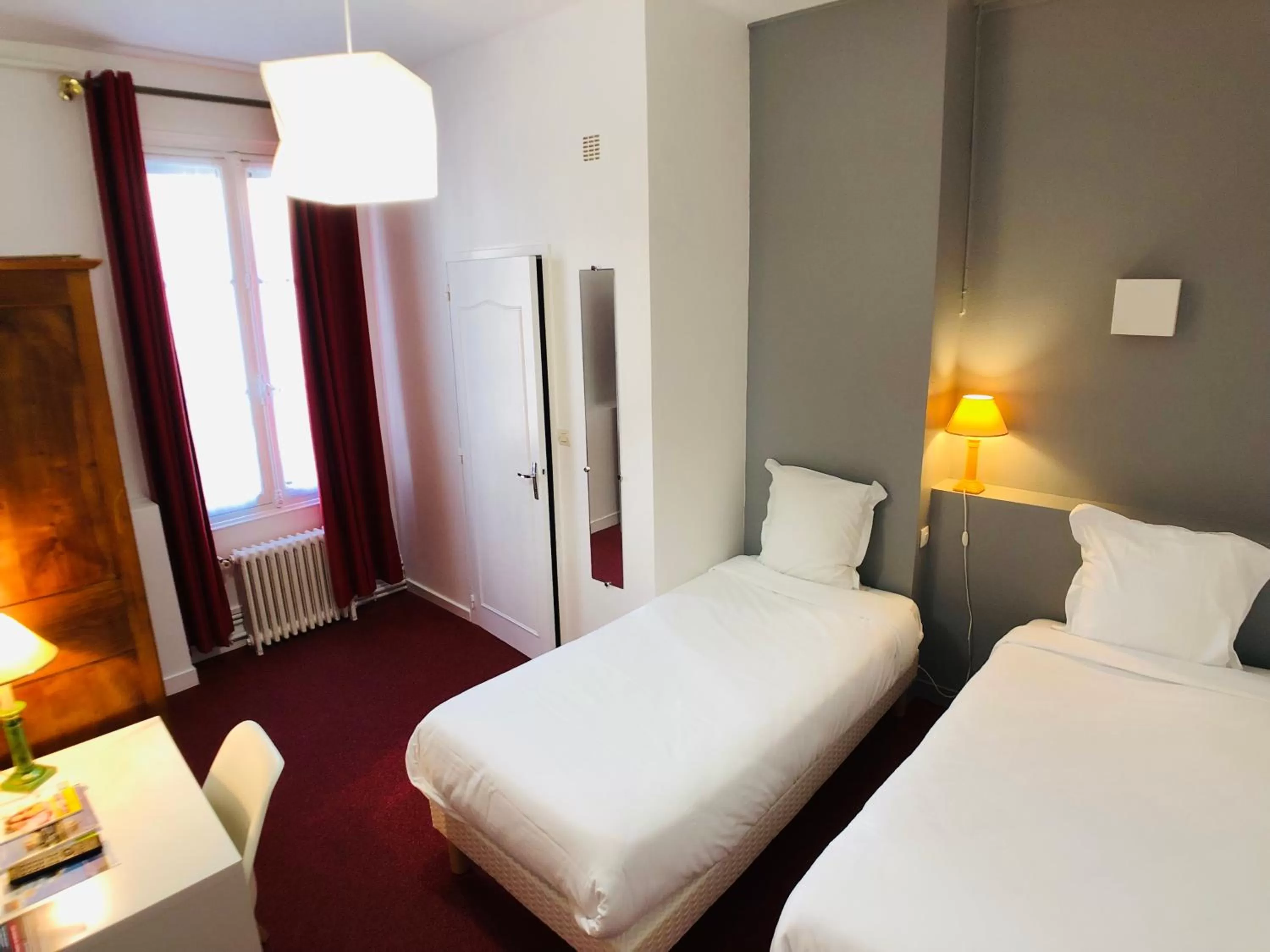 Bed in Cit'Hotel Le Volney