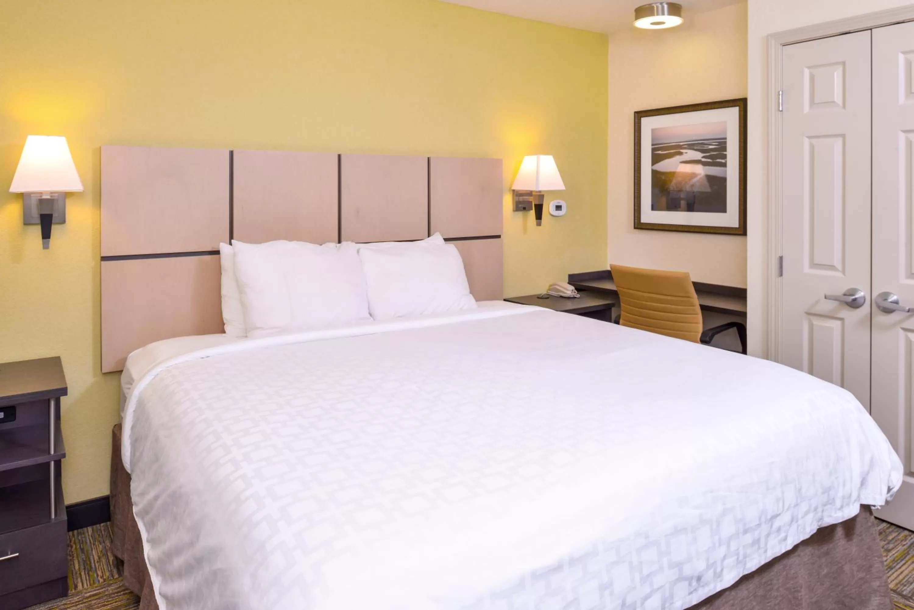 Bed in Candlewood Suites Paducah by IHG
