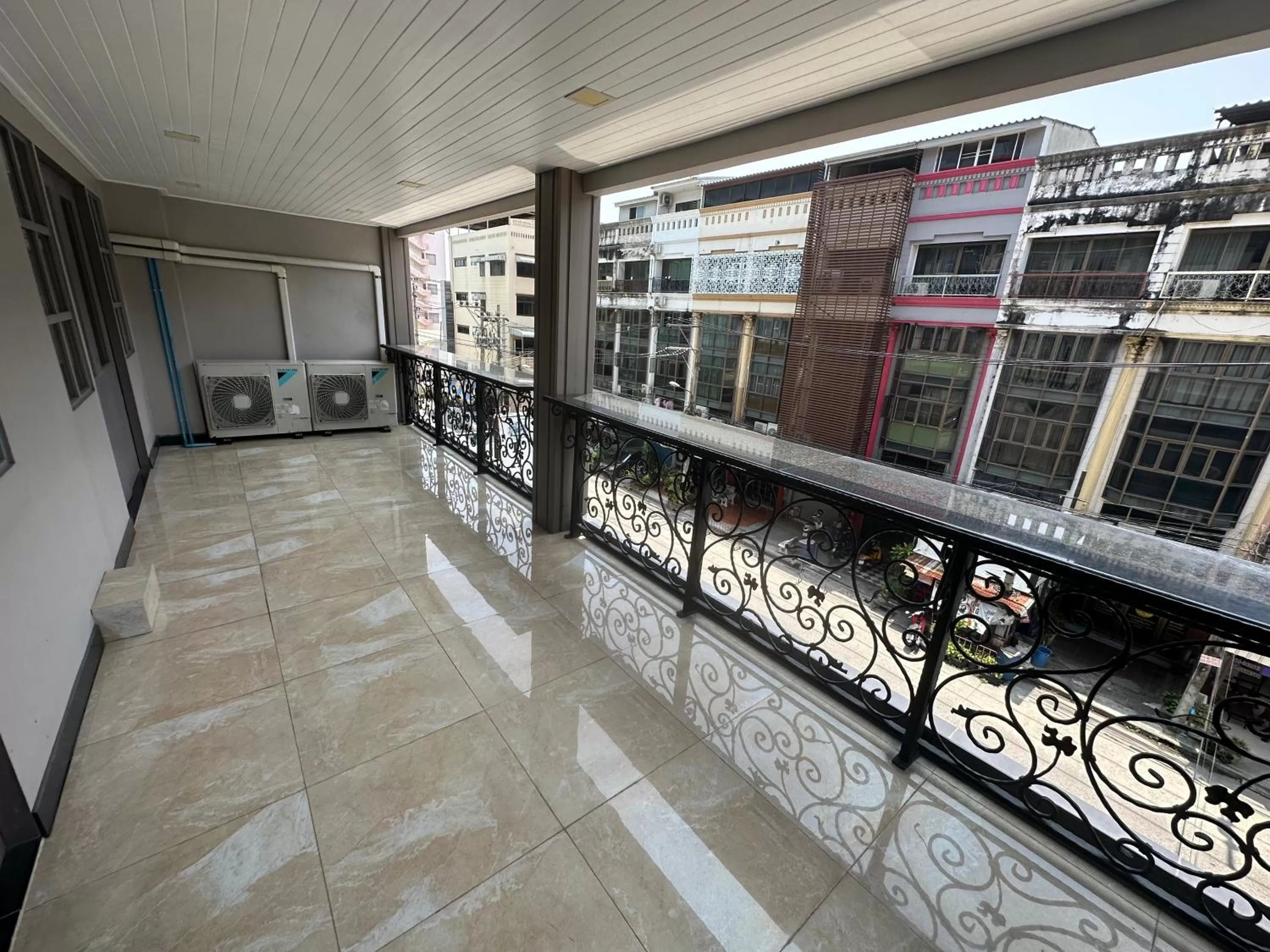 Land Royal Residence