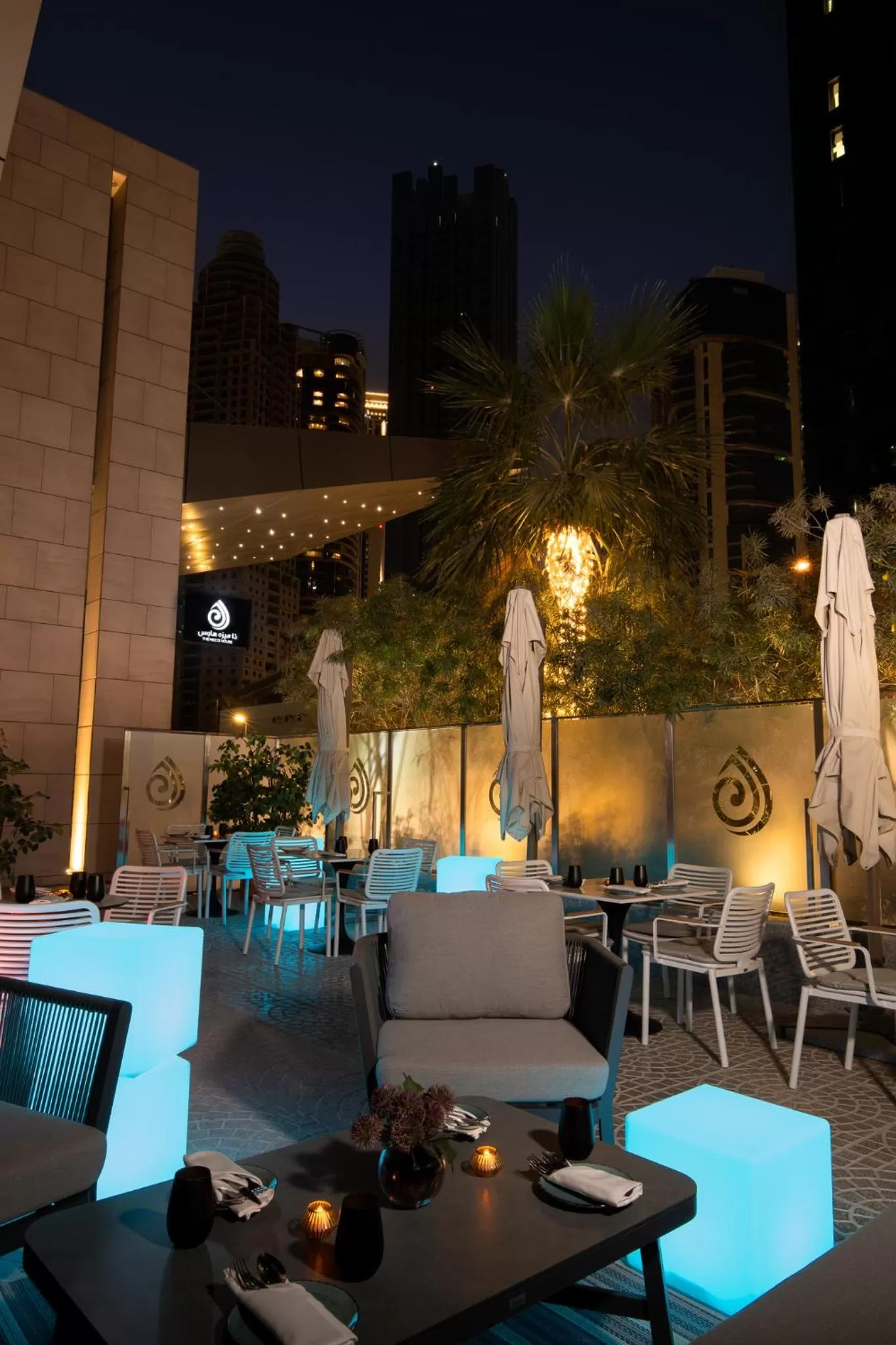 Lounge or bar in Centara West Bay Hotel & Residences Doha