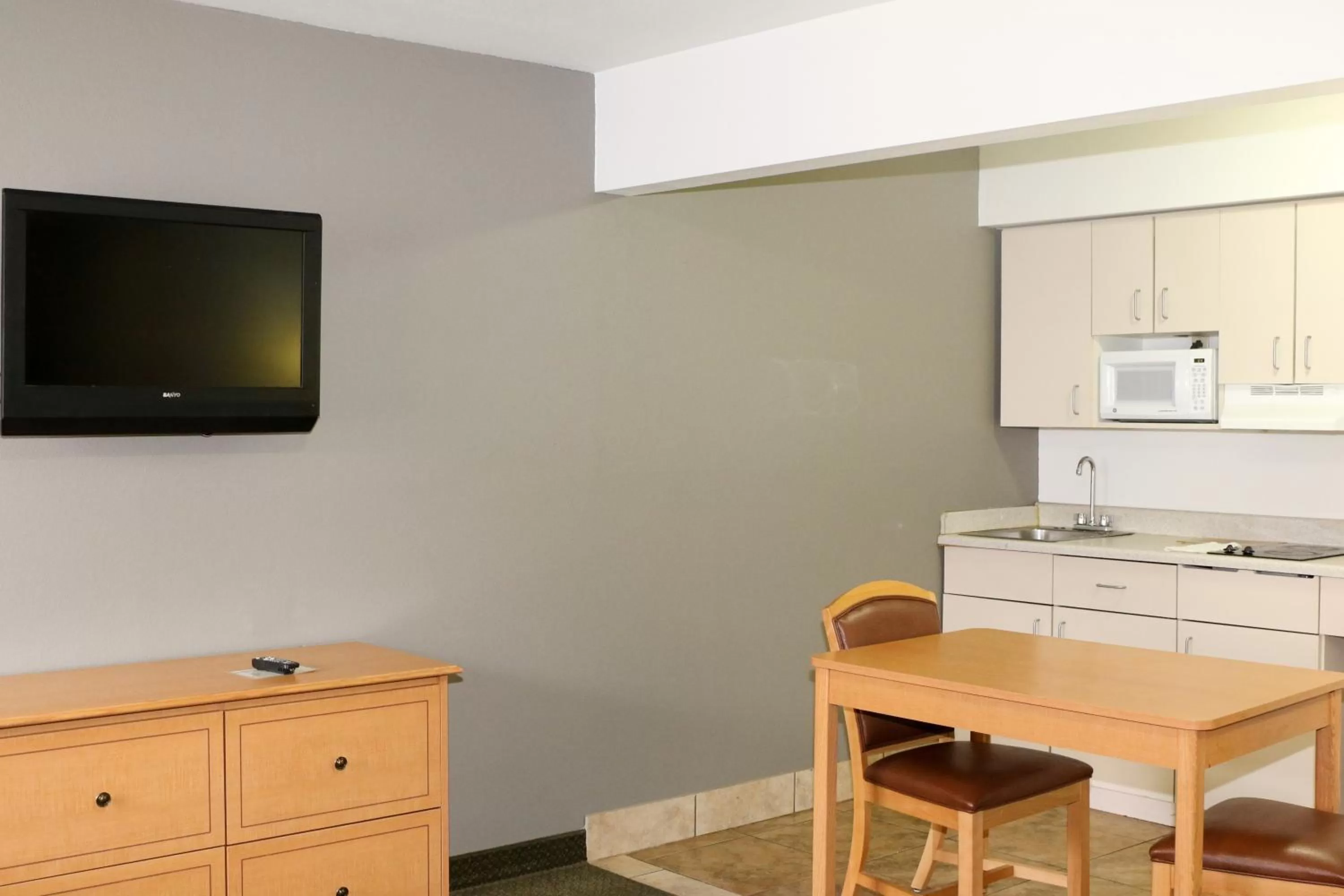 Kitchen or kitchenette in Blue Bonnet Suites -Lubbock, TX - Medical Center