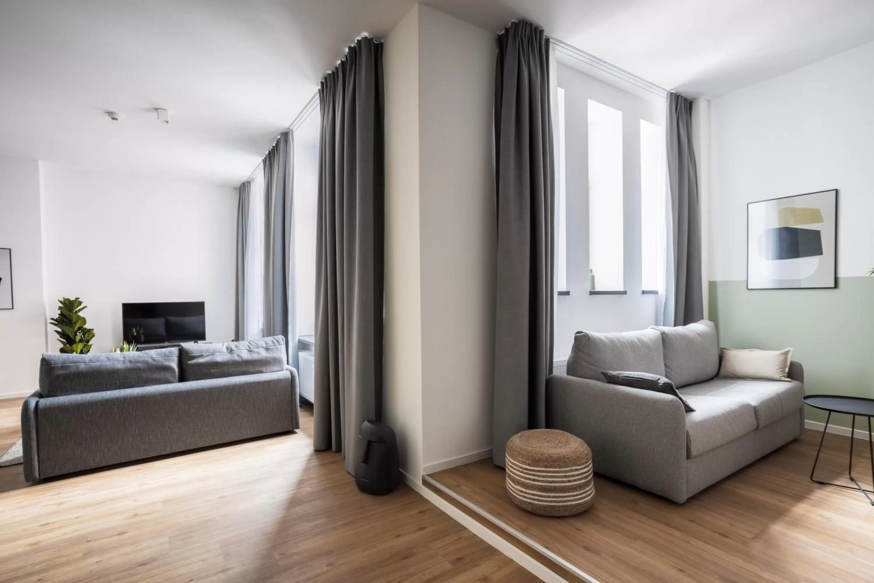 Photo of the whole room in Limehome Erfurt Schmidtstedter Straße