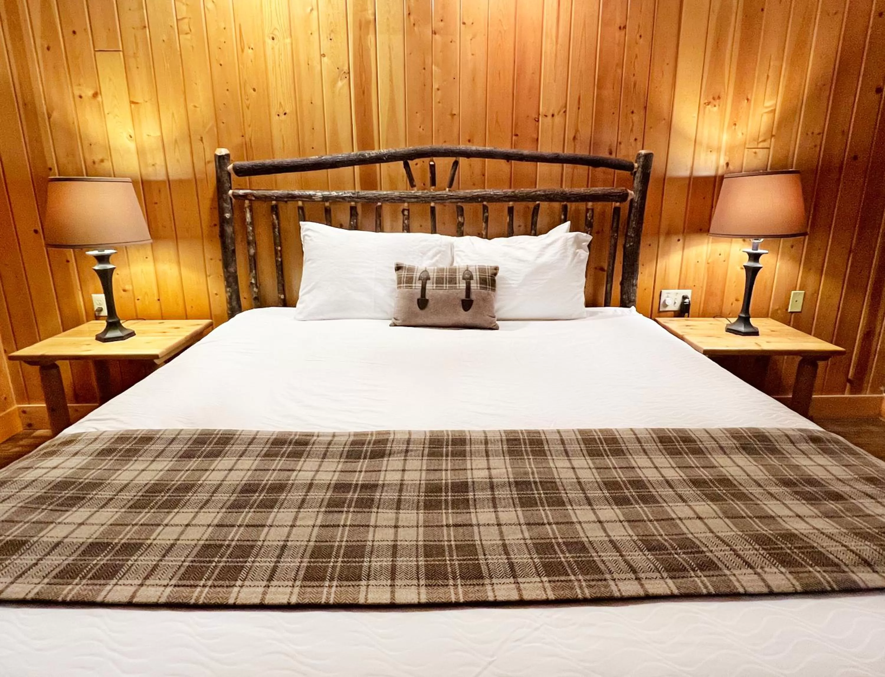 King Suite with Pool View in Superior Shores