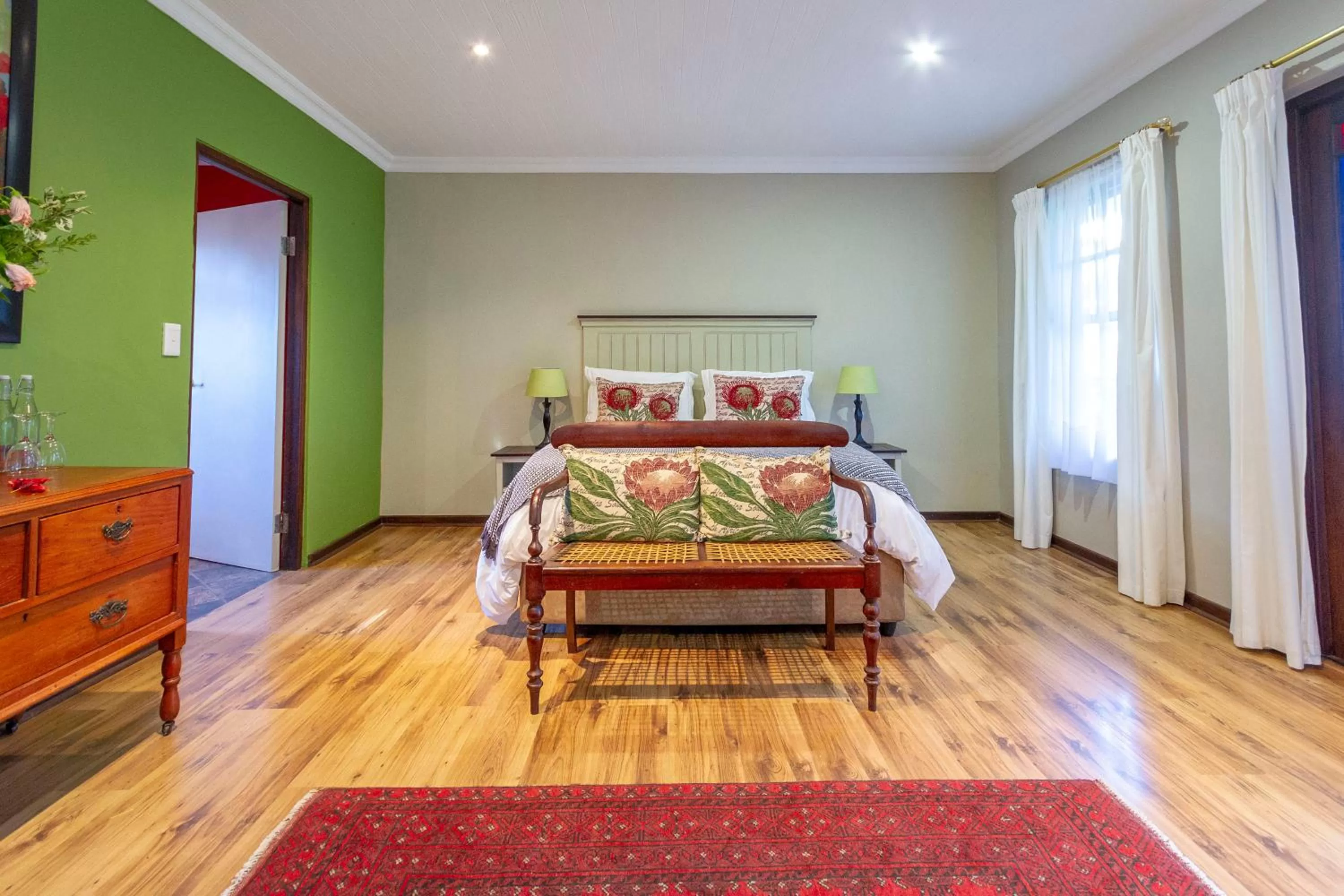 Bed in Airlies Historical Guest House