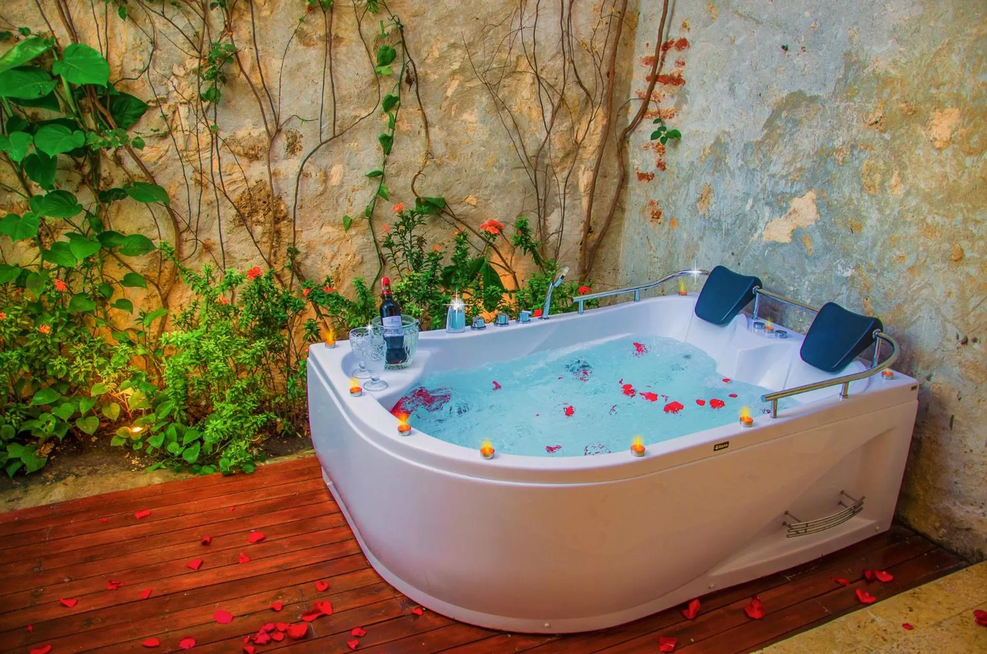 Hot Tub in Casa Pizarro Hotel Boutique