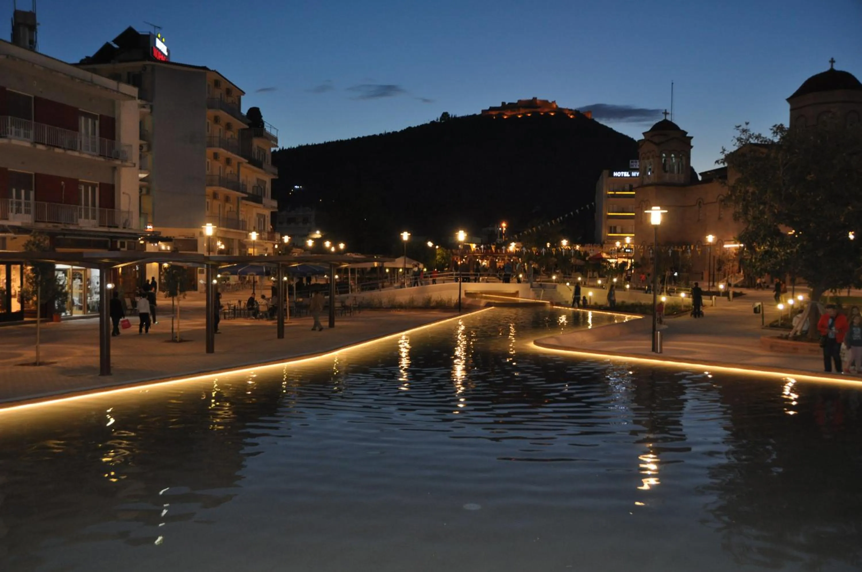 Restaurant/places to eat in Morfeas Hotel