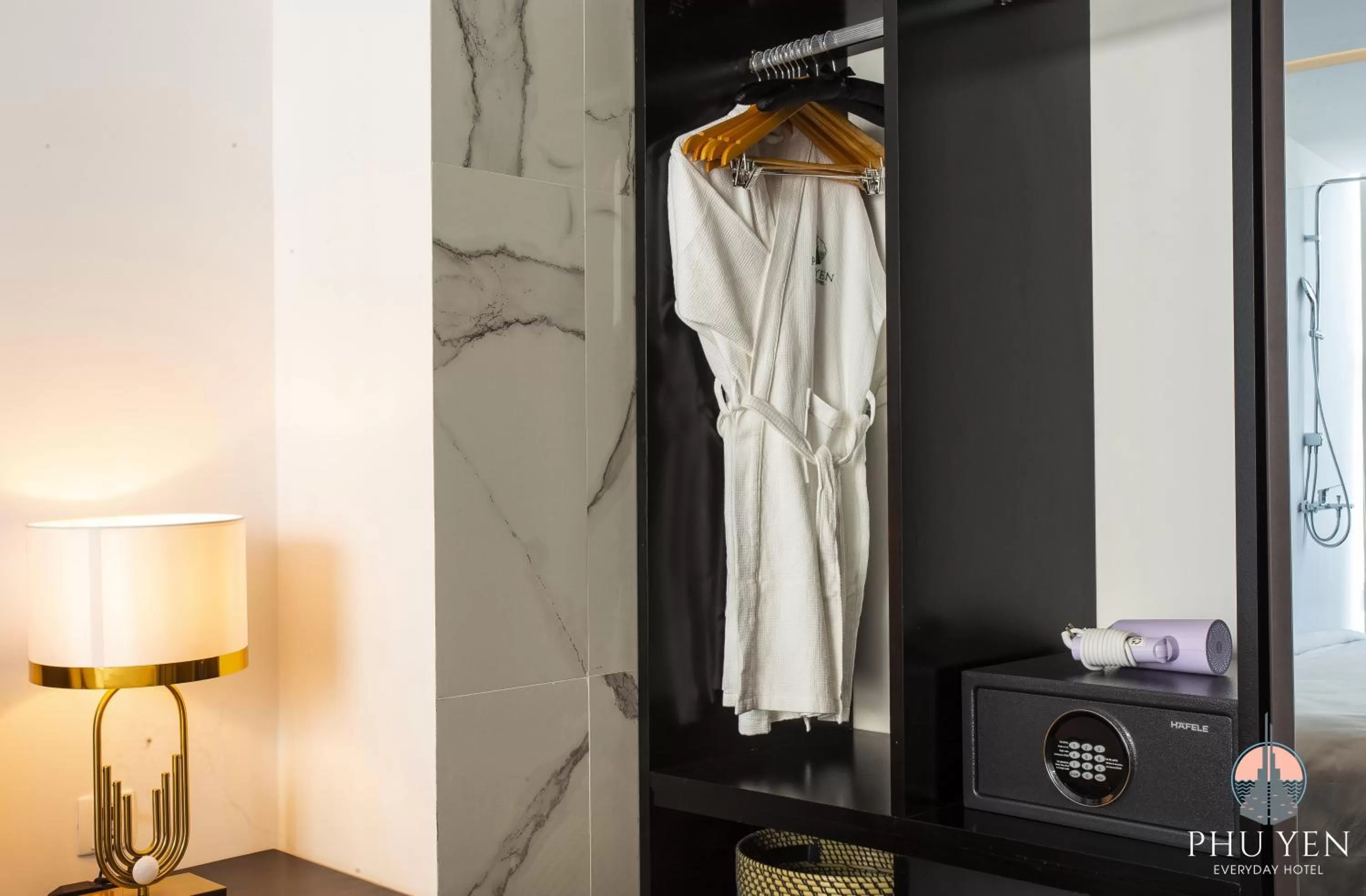 wardrobe in PHÚ YÊN EVERYDAY HOTEL