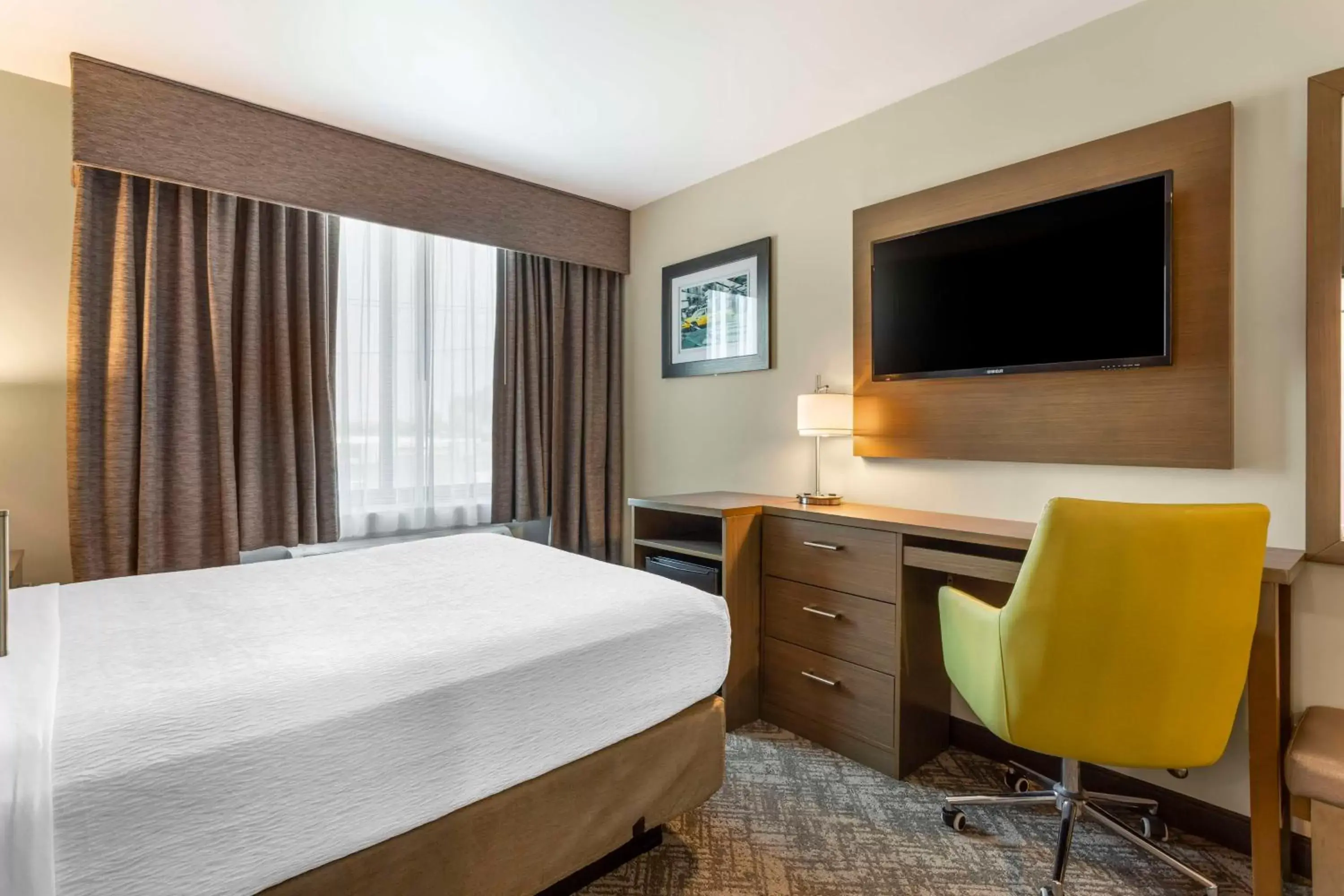 Queen Room with Bath Tub - Disability Access in Best Western Brooklyn-Coney Island Inn Queen Room with Bath Tub - Disability Access in Best Western Brooklyn-Coney Island Inn