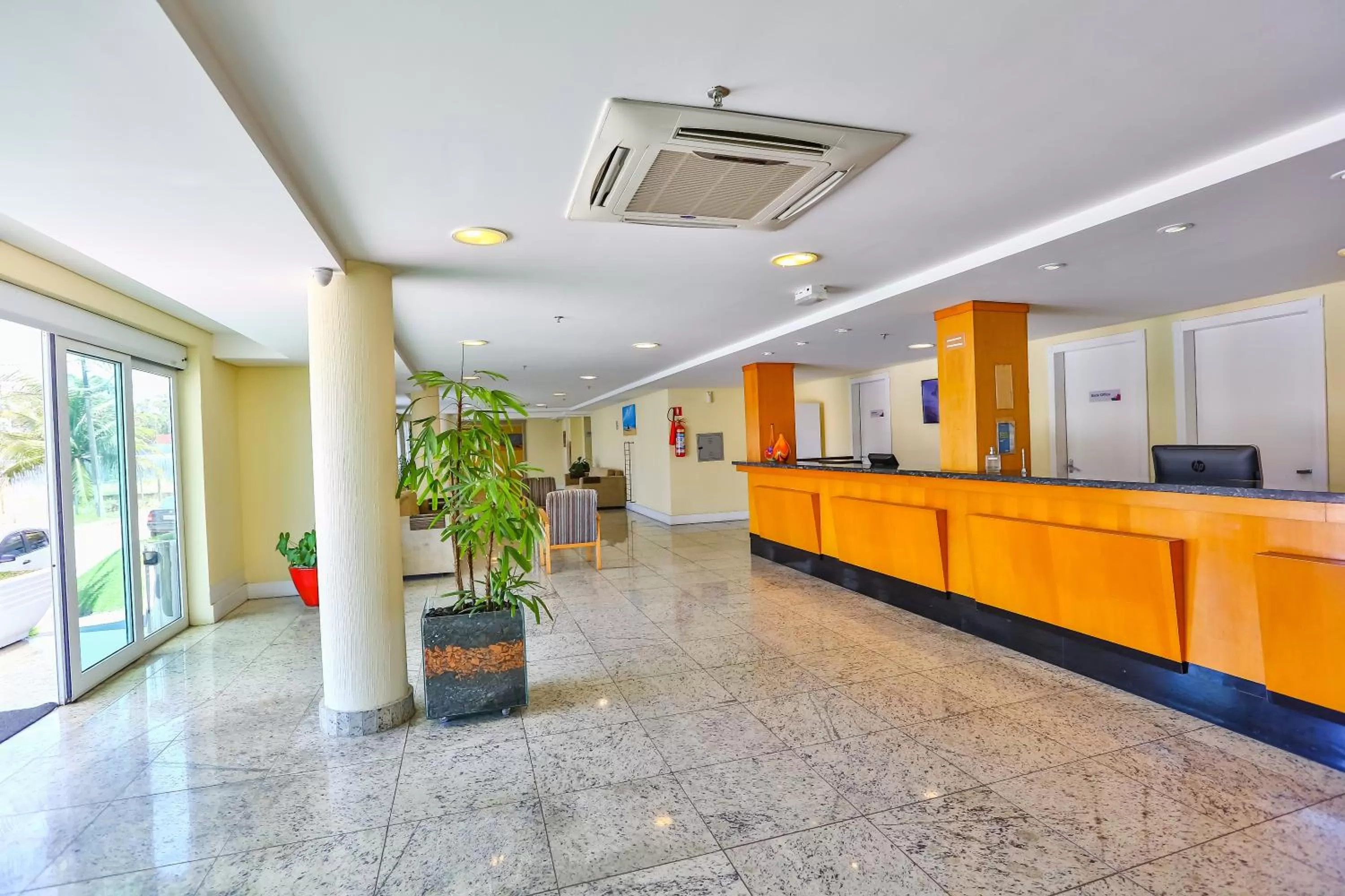 Lobby or reception in Dubai Macaé by Atlântica