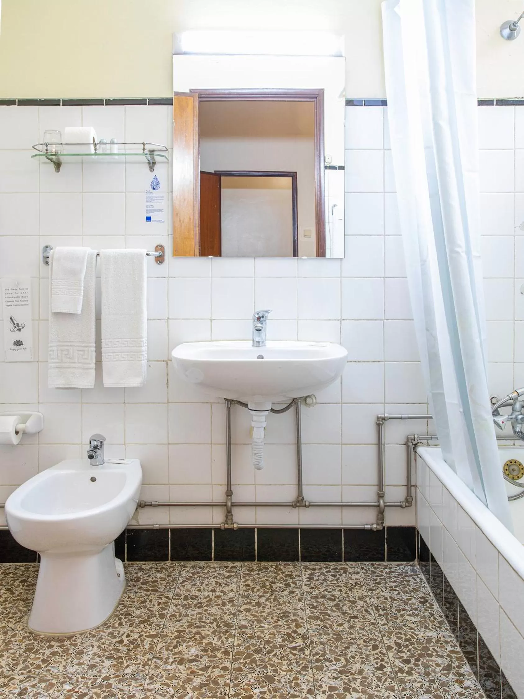 Shower, Bathroom in Porto Je T'aime - Solar São João