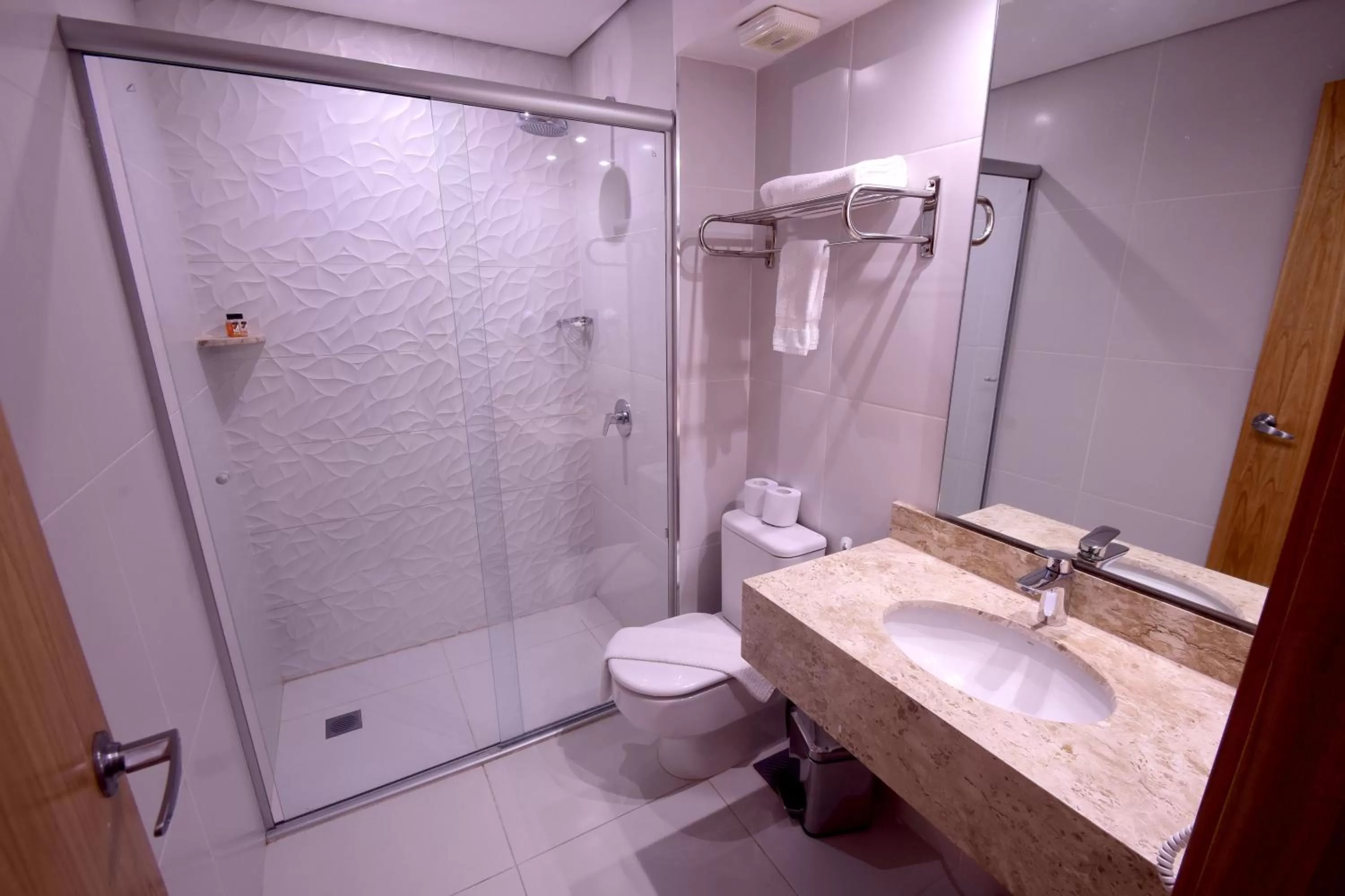 Bathroom in Hotel Le Pelican