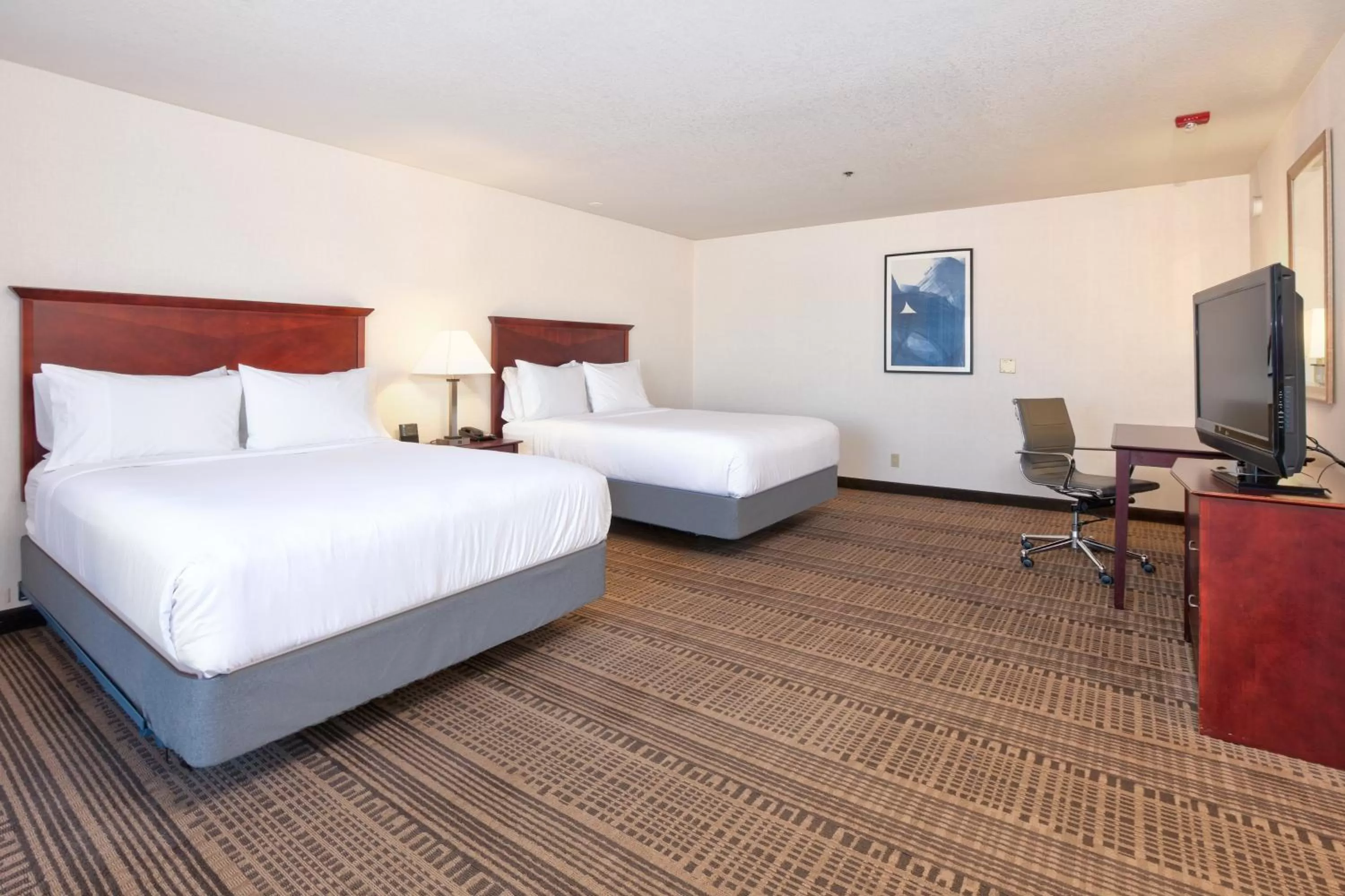 Photo of the whole room, Bed in Holiday Inn & Suites Santa Maria by IHG