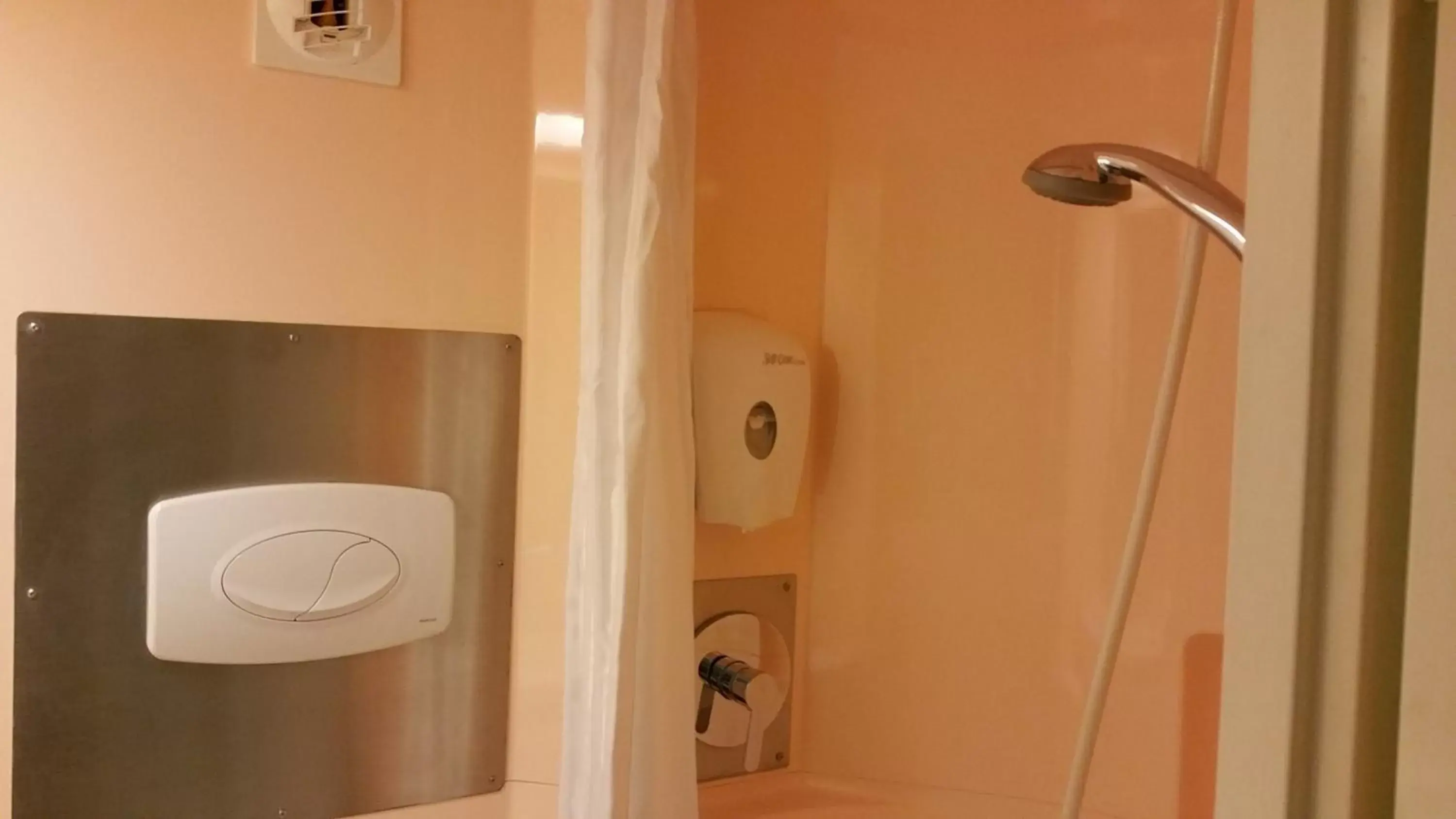 Triple Room (3 Beds) in The Originals Access, Hôtel Rouen Sud Oissel (P'tit Dej-Hotel) Triple Room (3 Beds) in The Originals Access, Hôtel Rouen Sud Oissel (P'tit Dej-Hotel)