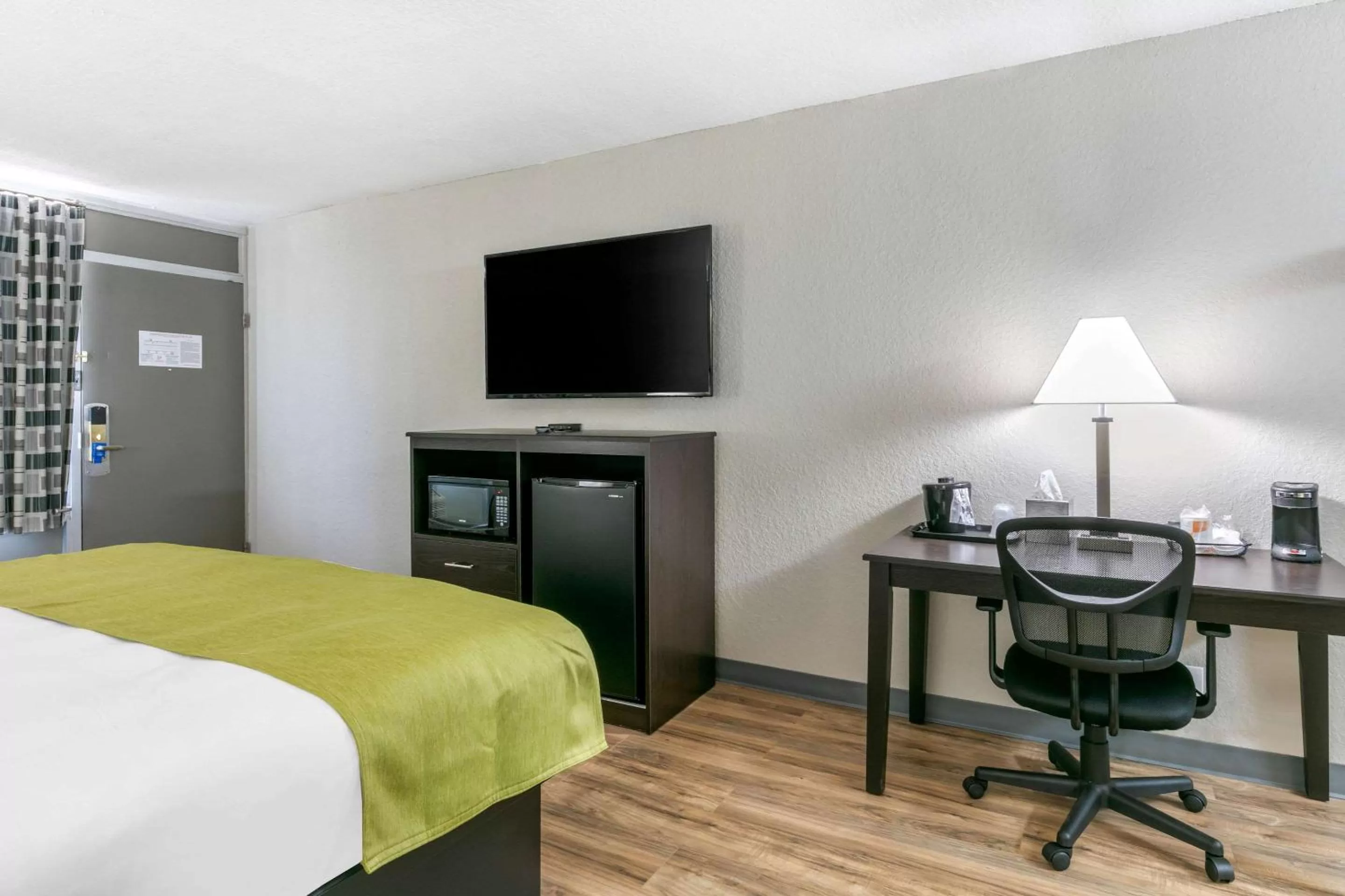 Photo of the whole room in Rodeway Inn Kingston Springs