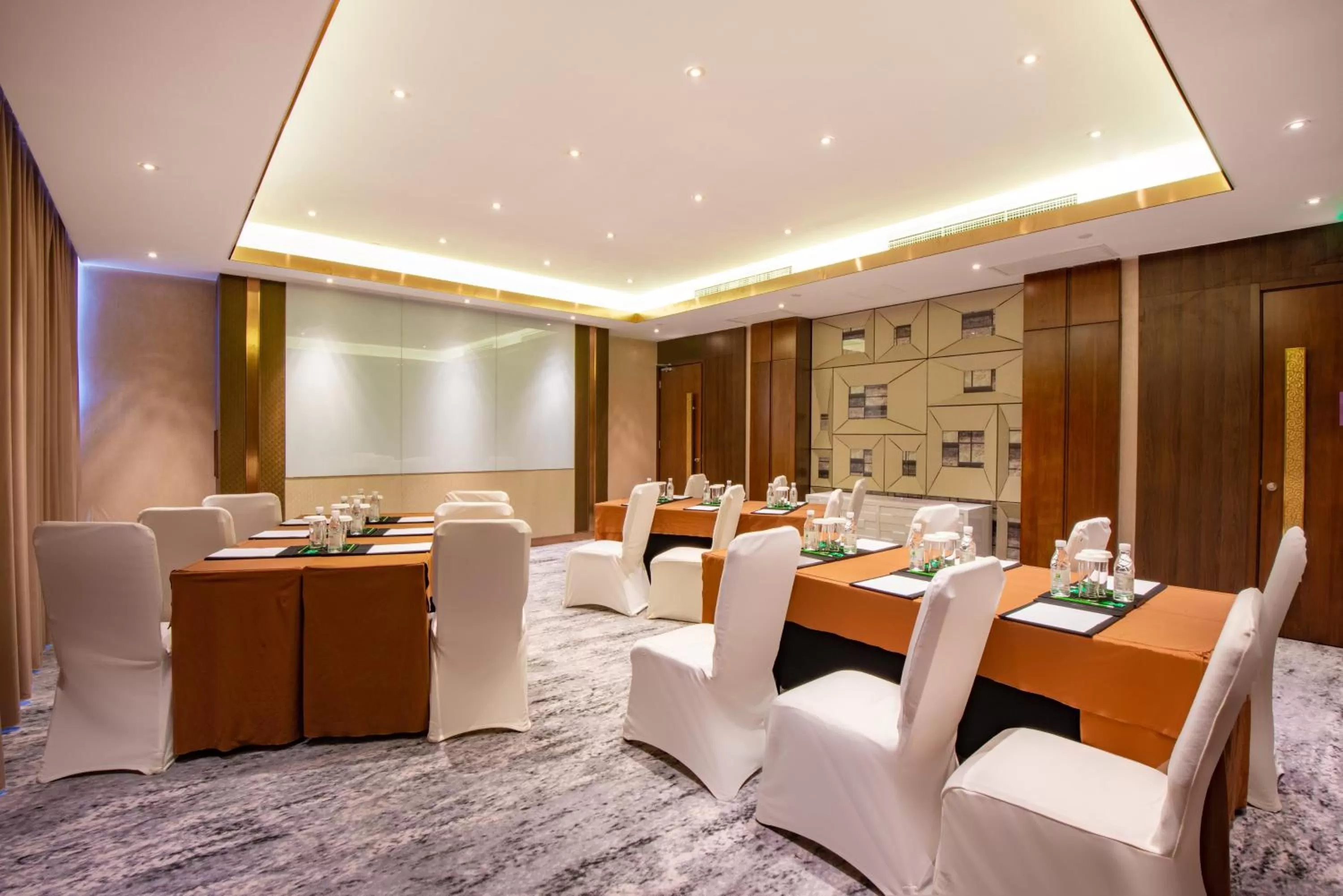Meeting/conference room in Holiday Inn Kunming City Centre by IHG