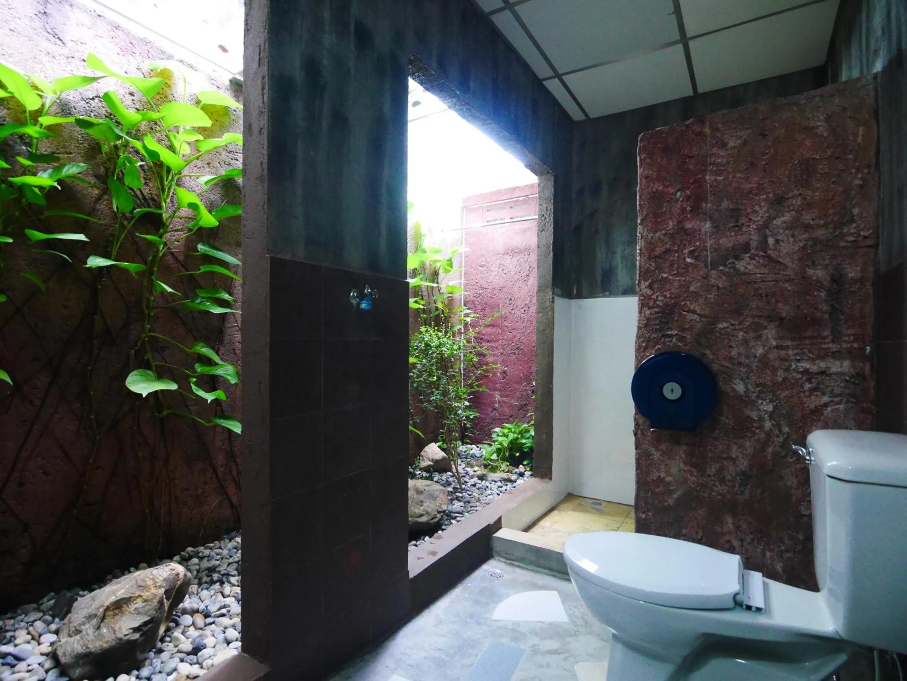 Bathroom in Forest Bungalows & Mama's Restaurant