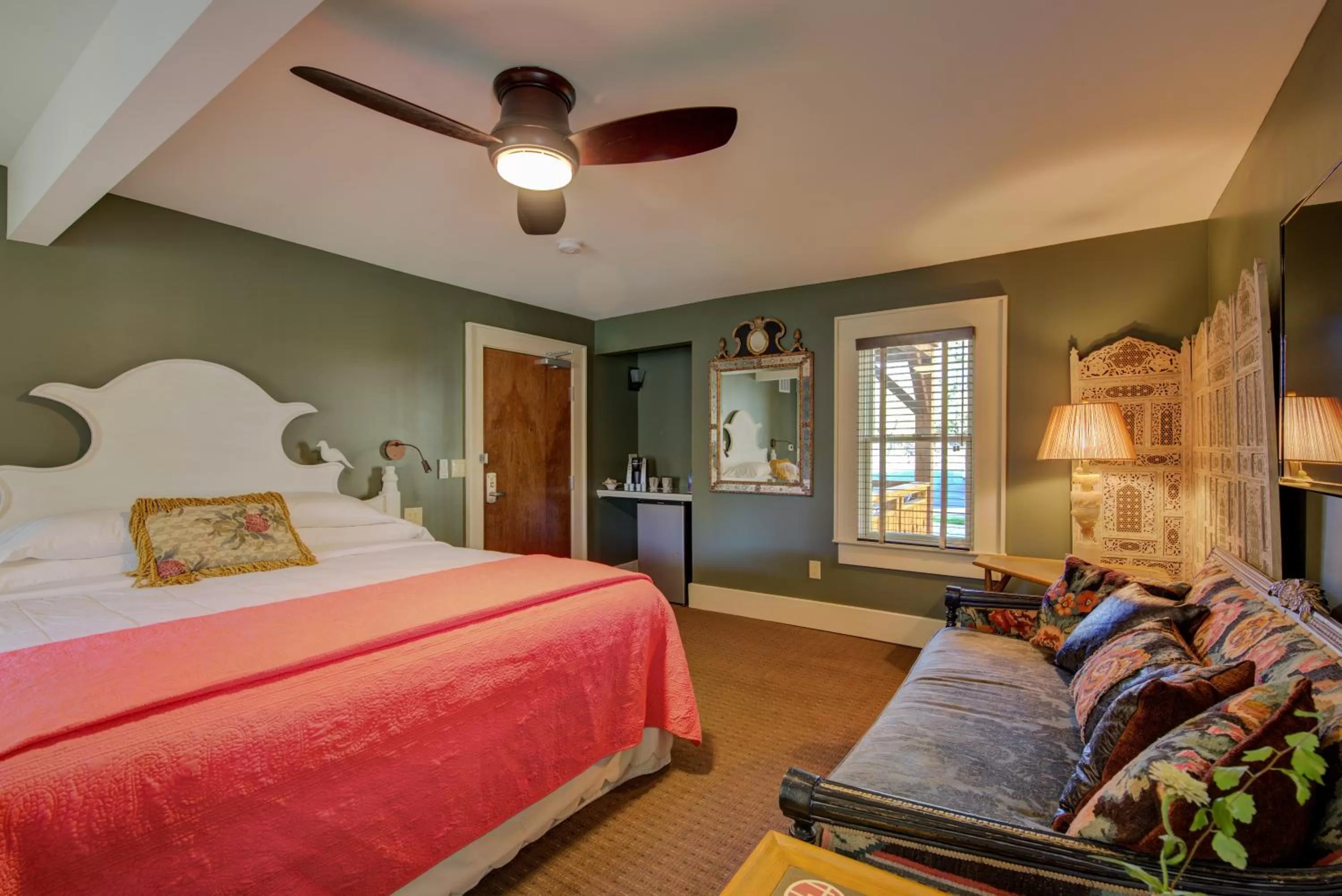 Photo of the whole room, Bed in Hotel Broad Ripple