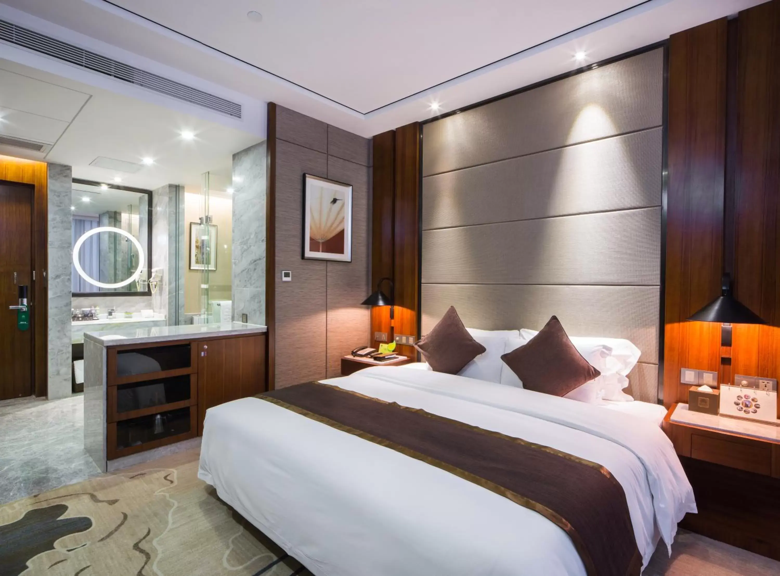 Executive King Room without Bathtub in Zhuhai Palm Spring Hotel Executive King Room without Bathtub in Zhuhai Palm Spring Hotel