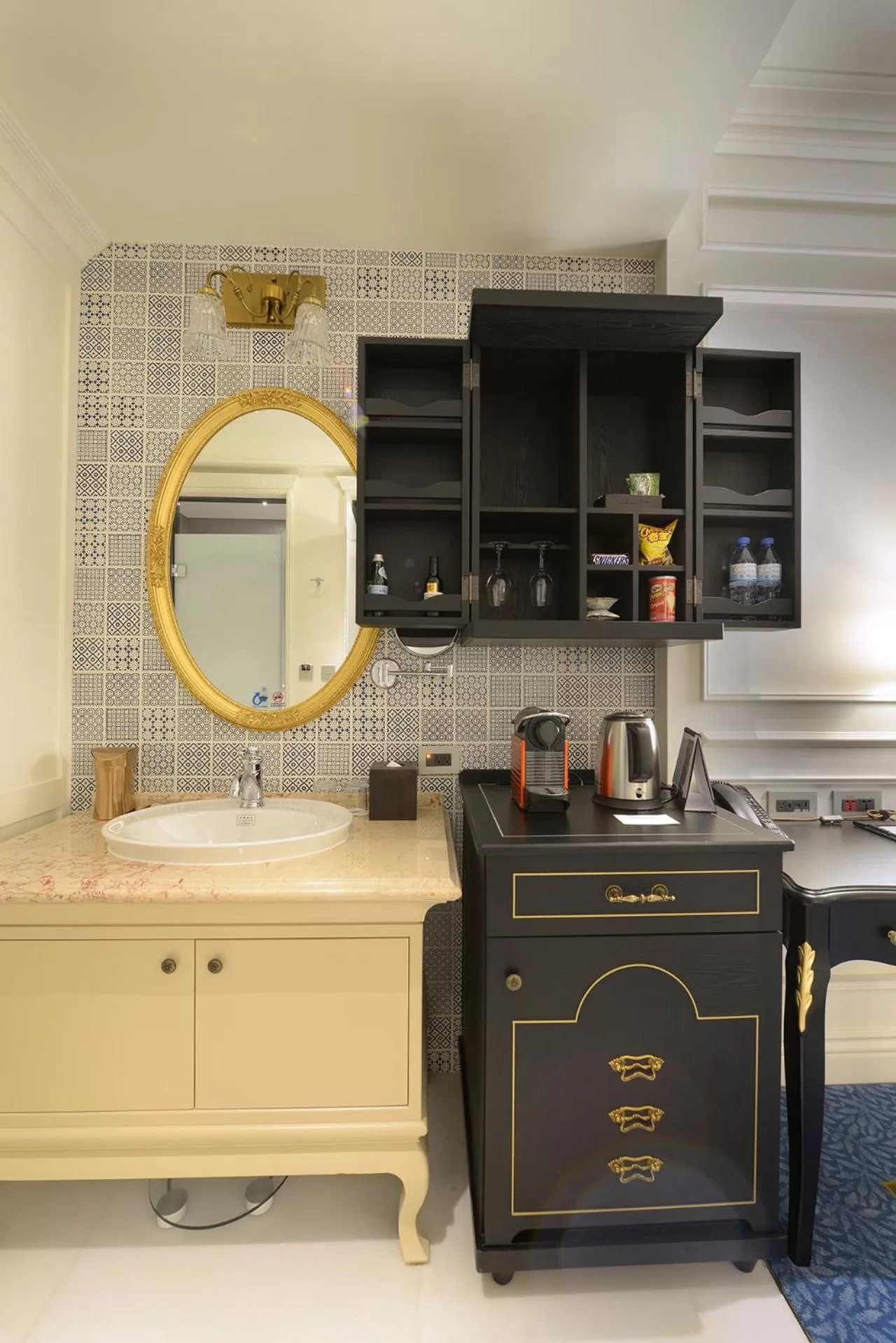 Coffee/tea facilities in Golden Tulip RS Boutique Hotel-Tainan