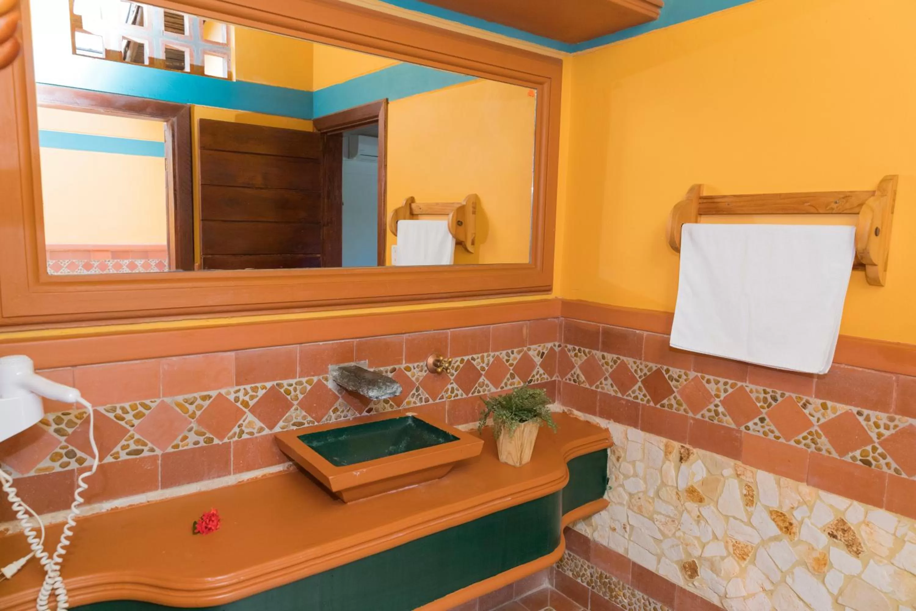 Property building, Bathroom in Hotel Portón del Sol