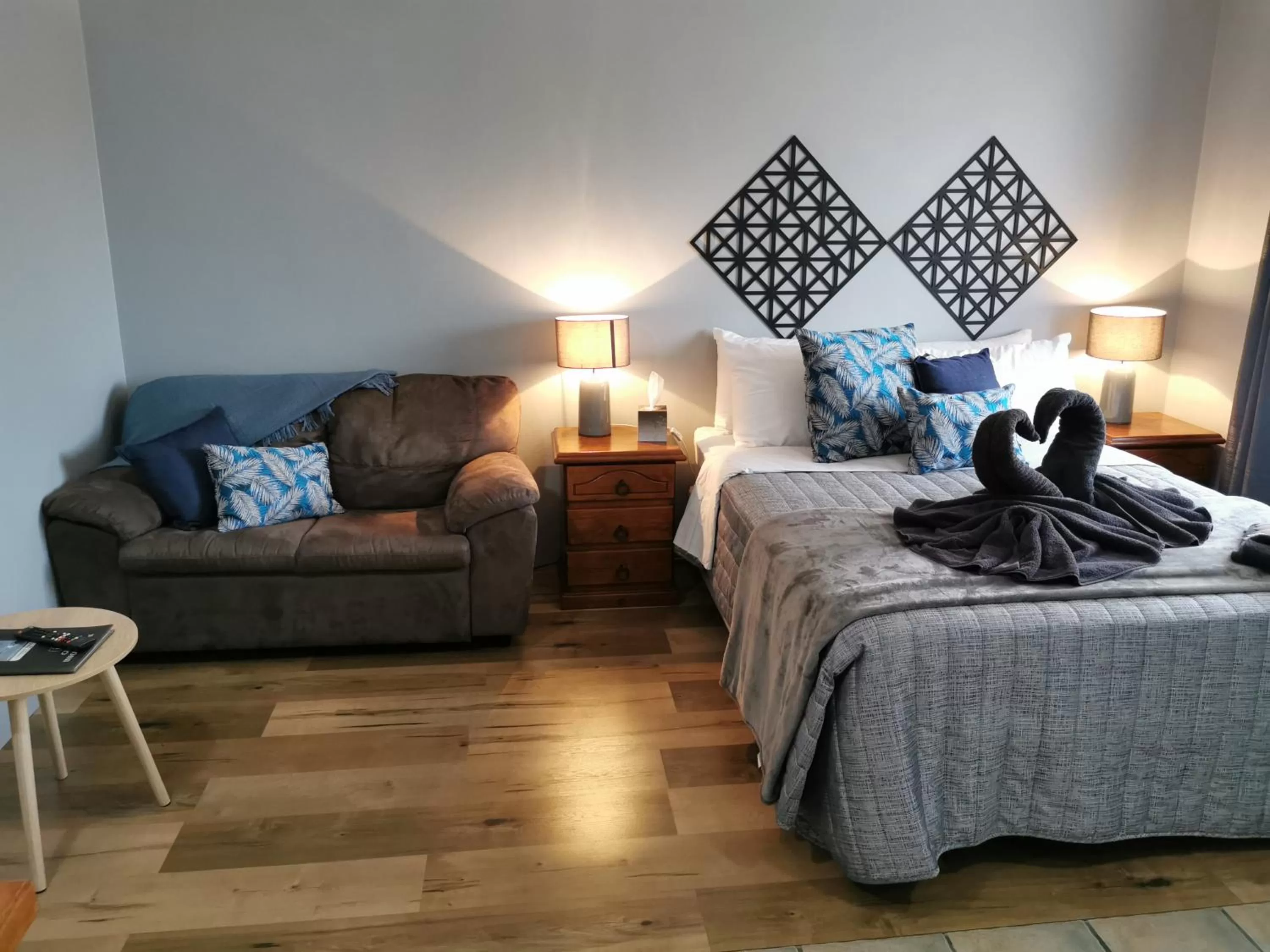 Living room, Bed in Limassol Motel