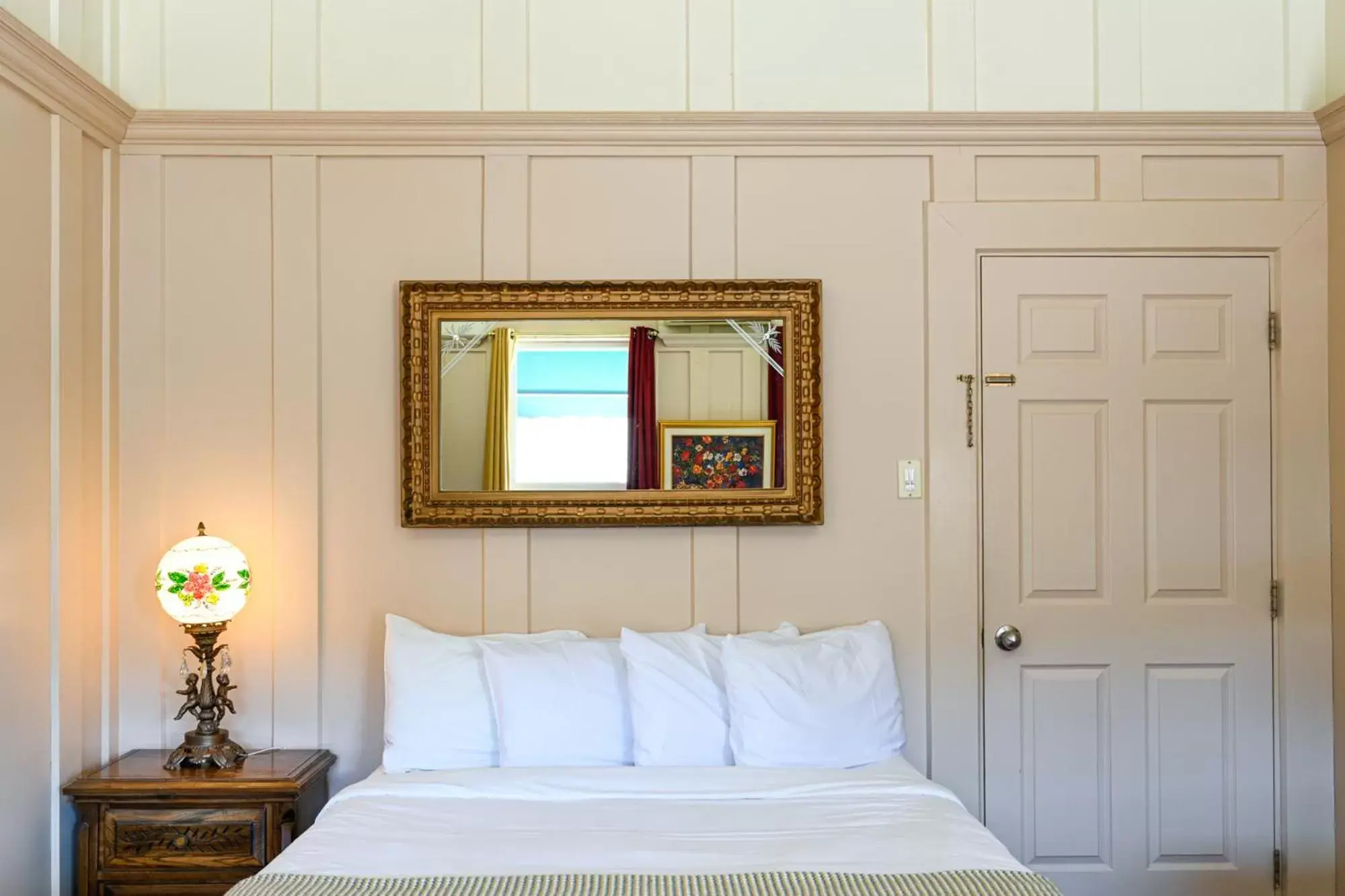 Standard Queen or Double Room in Hôtel-La Grande Maison et Spa Standard Queen or Double Room in Hôtel-La Grande Maison et Spa