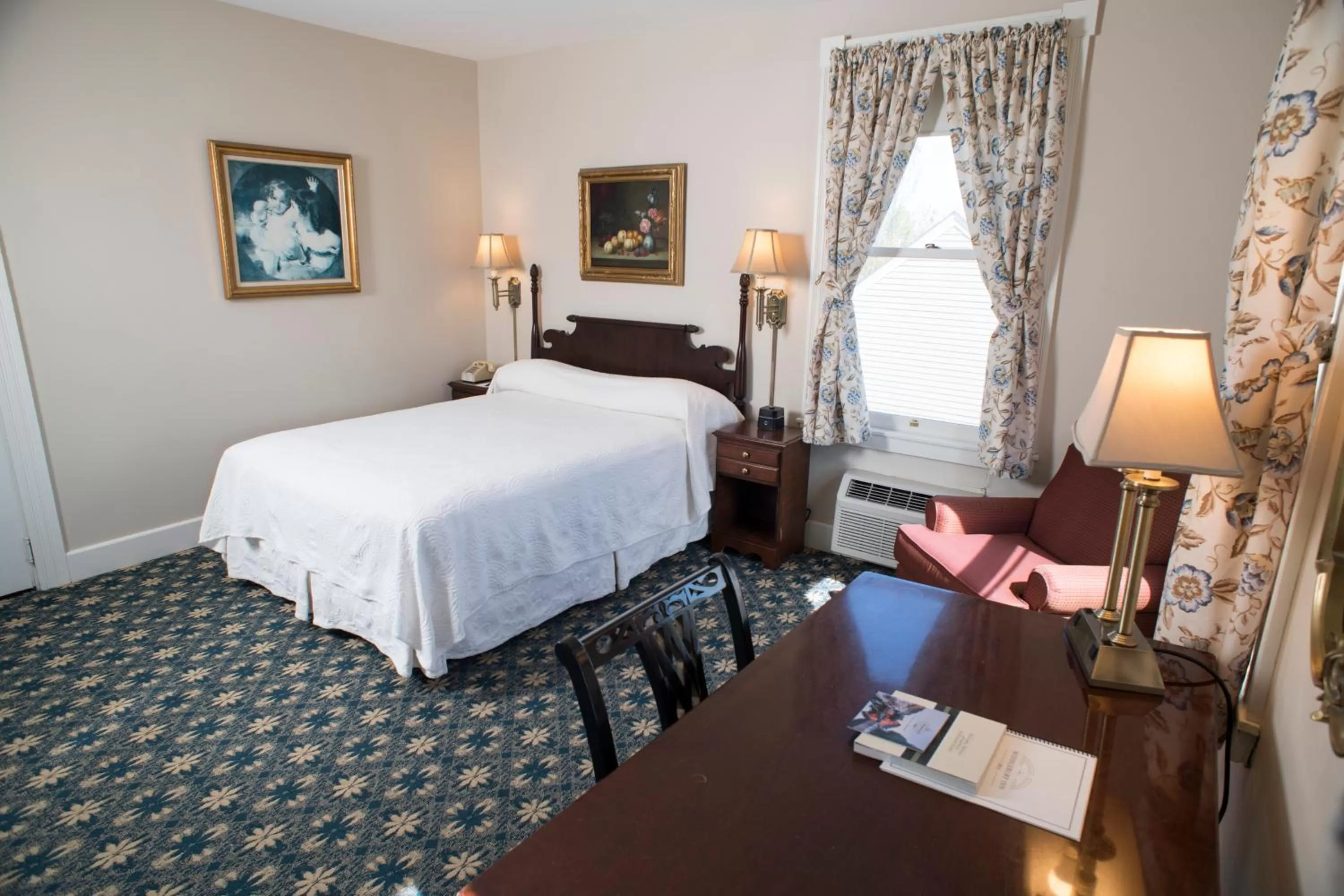 Bed in Middlebury Inn