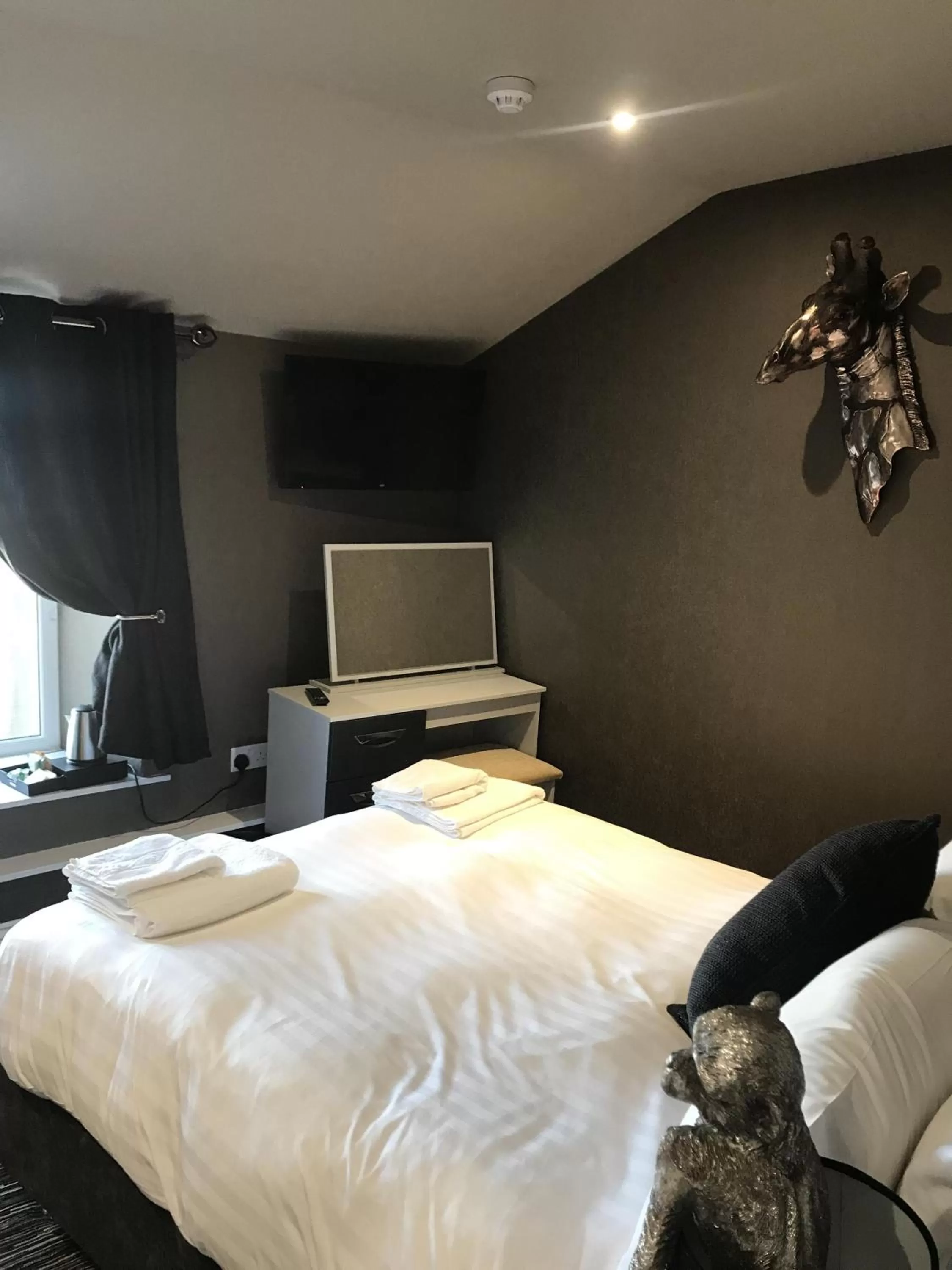 Double Room with Private Bathroom in The Grotto