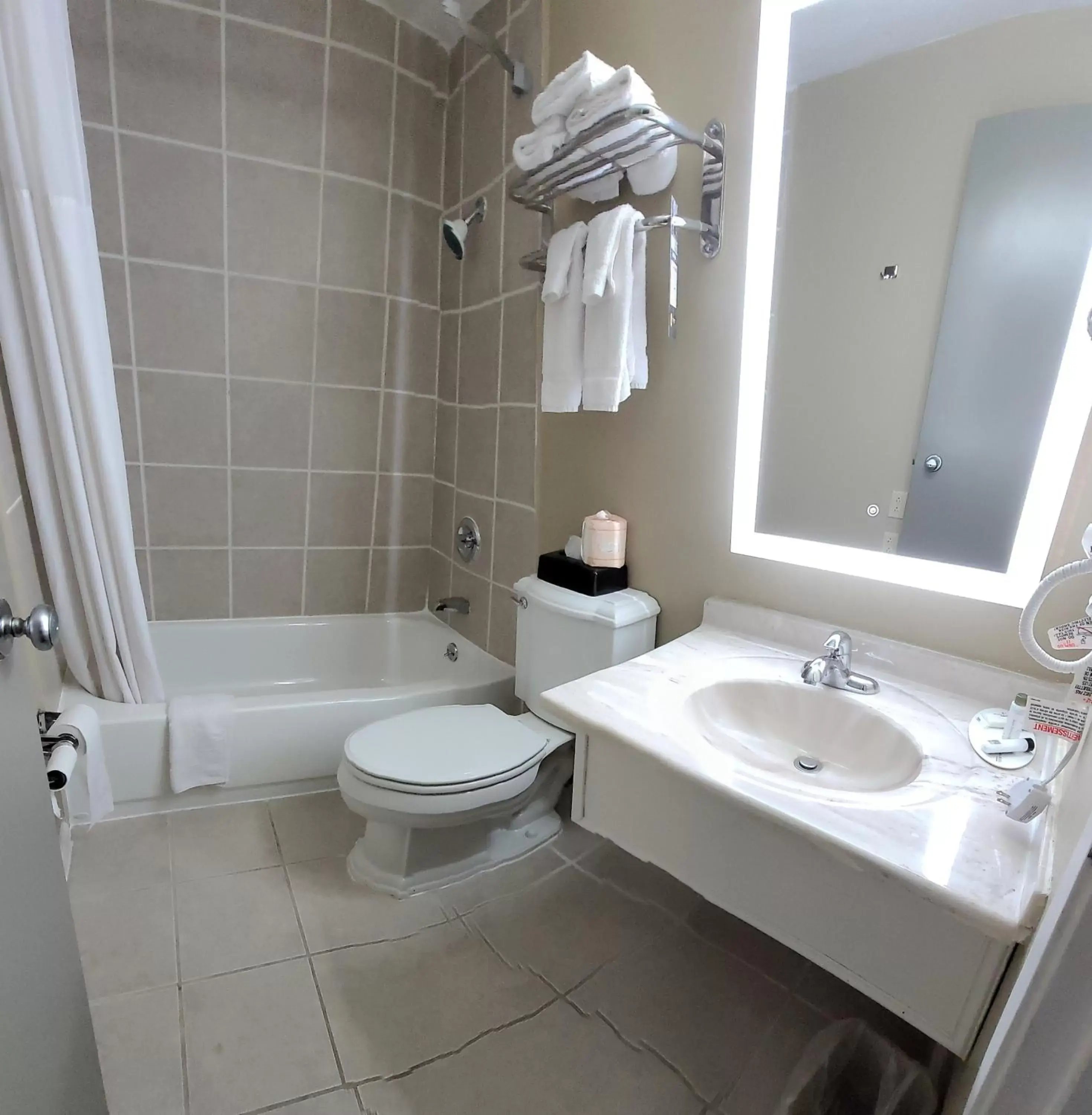 Queen Room with Two Queen Beds - Non-Smoking in Red Lion Inn and Suites Liberty Queen Room with Two Queen Beds - Non-Smoking in Red Lion Inn and Suites Liberty