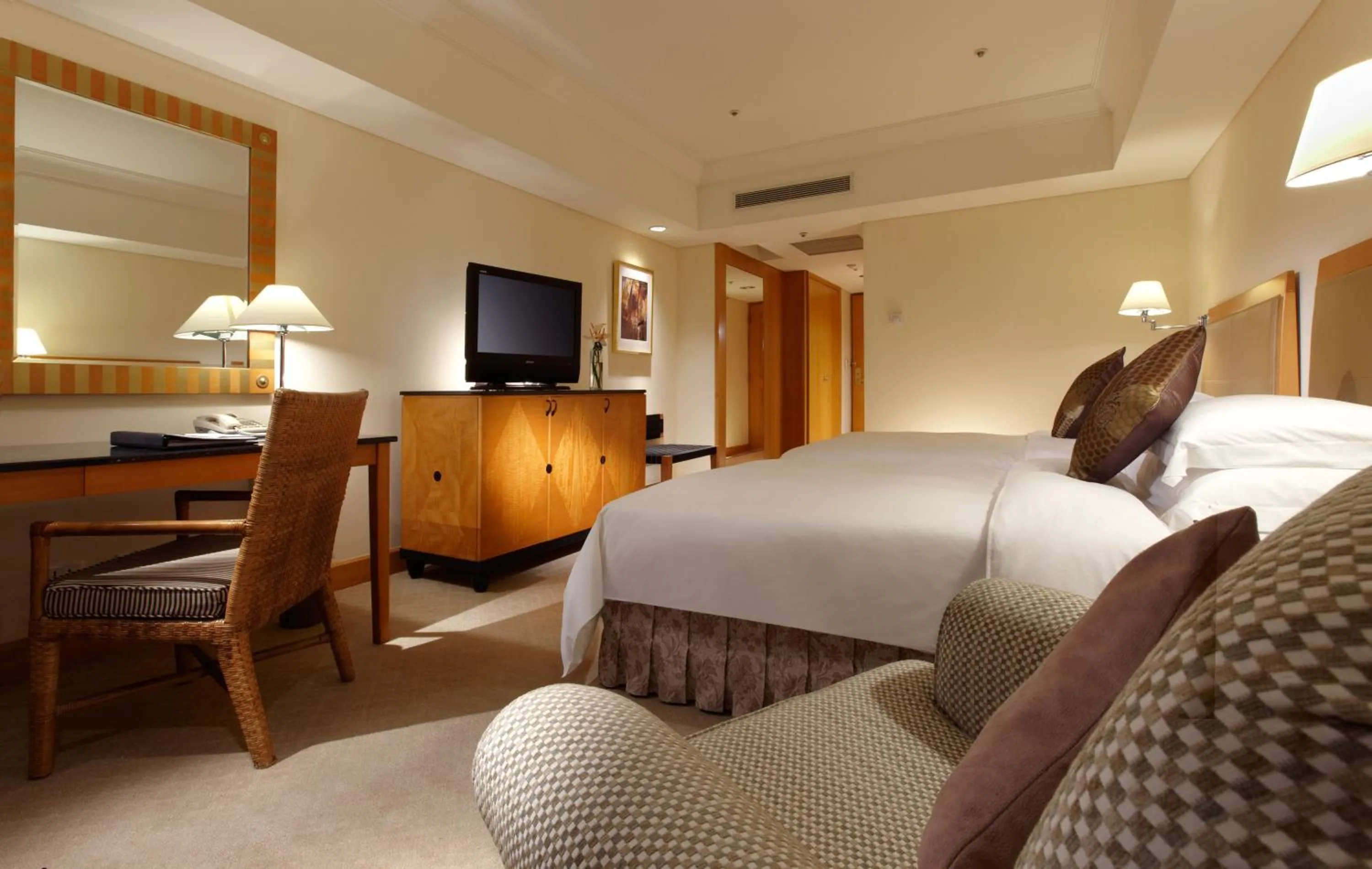 Photo of the whole room, Bed in The Splendor Hotel Taichung