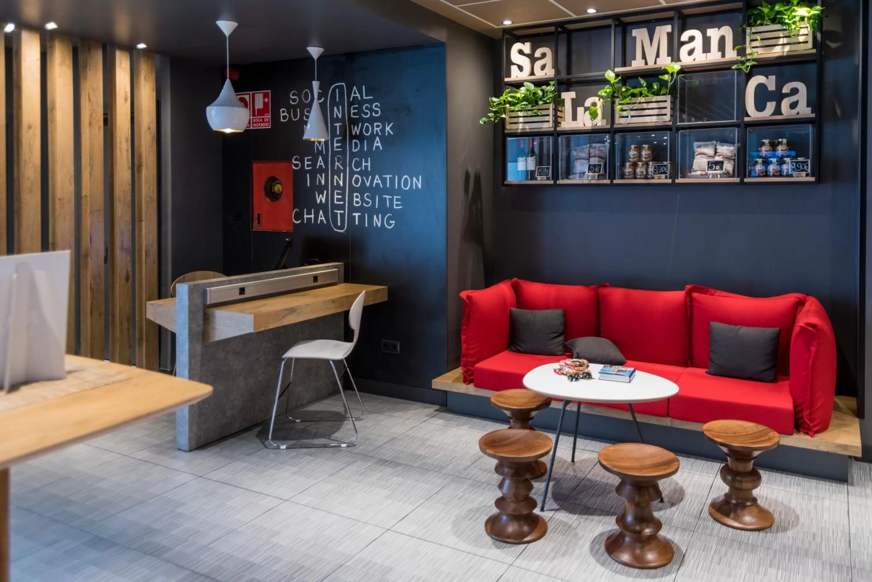 Lobby or reception in Ibis Salamanca