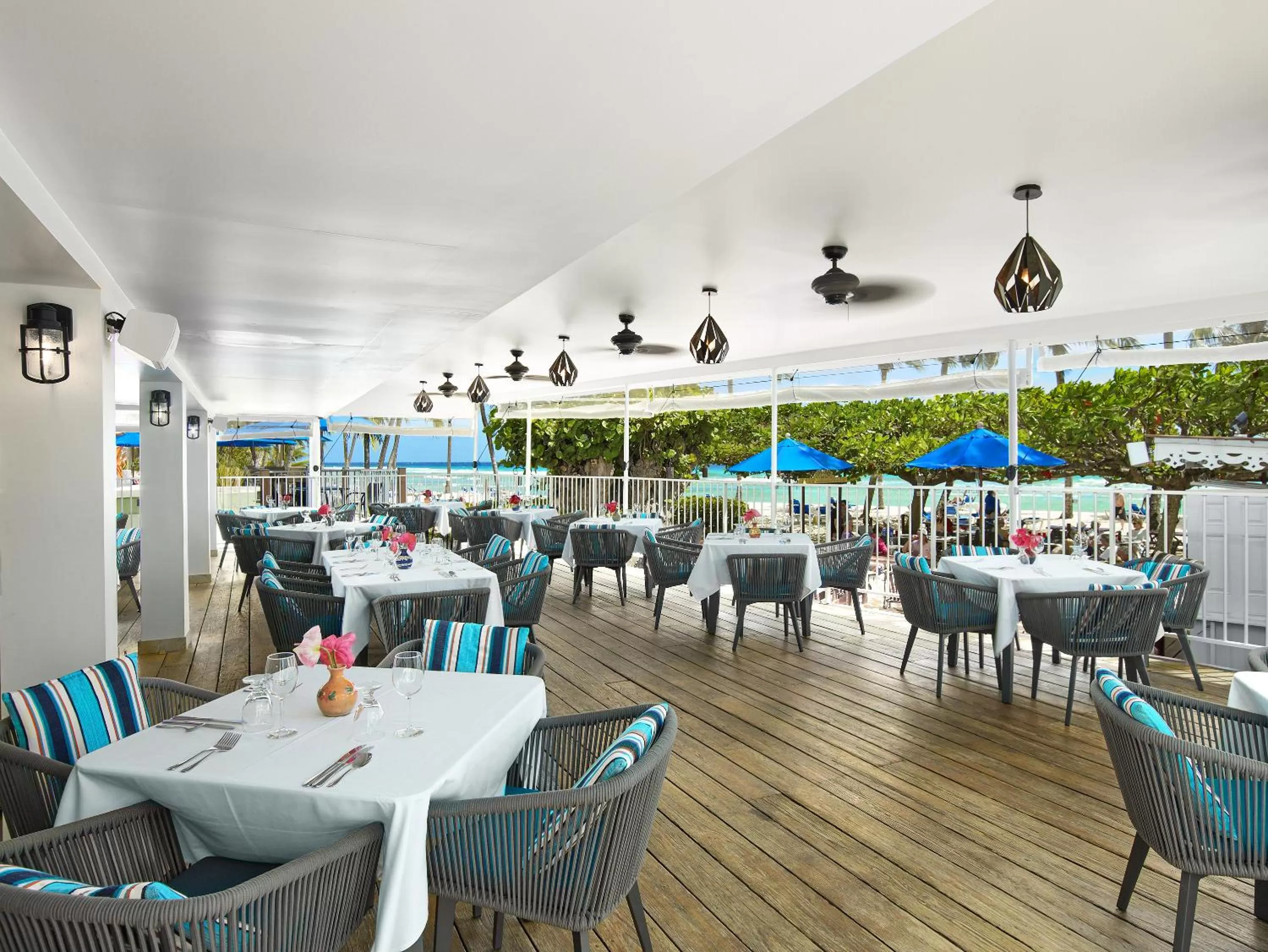 Restaurant/places to eat in Coconut Court Beach Hotel