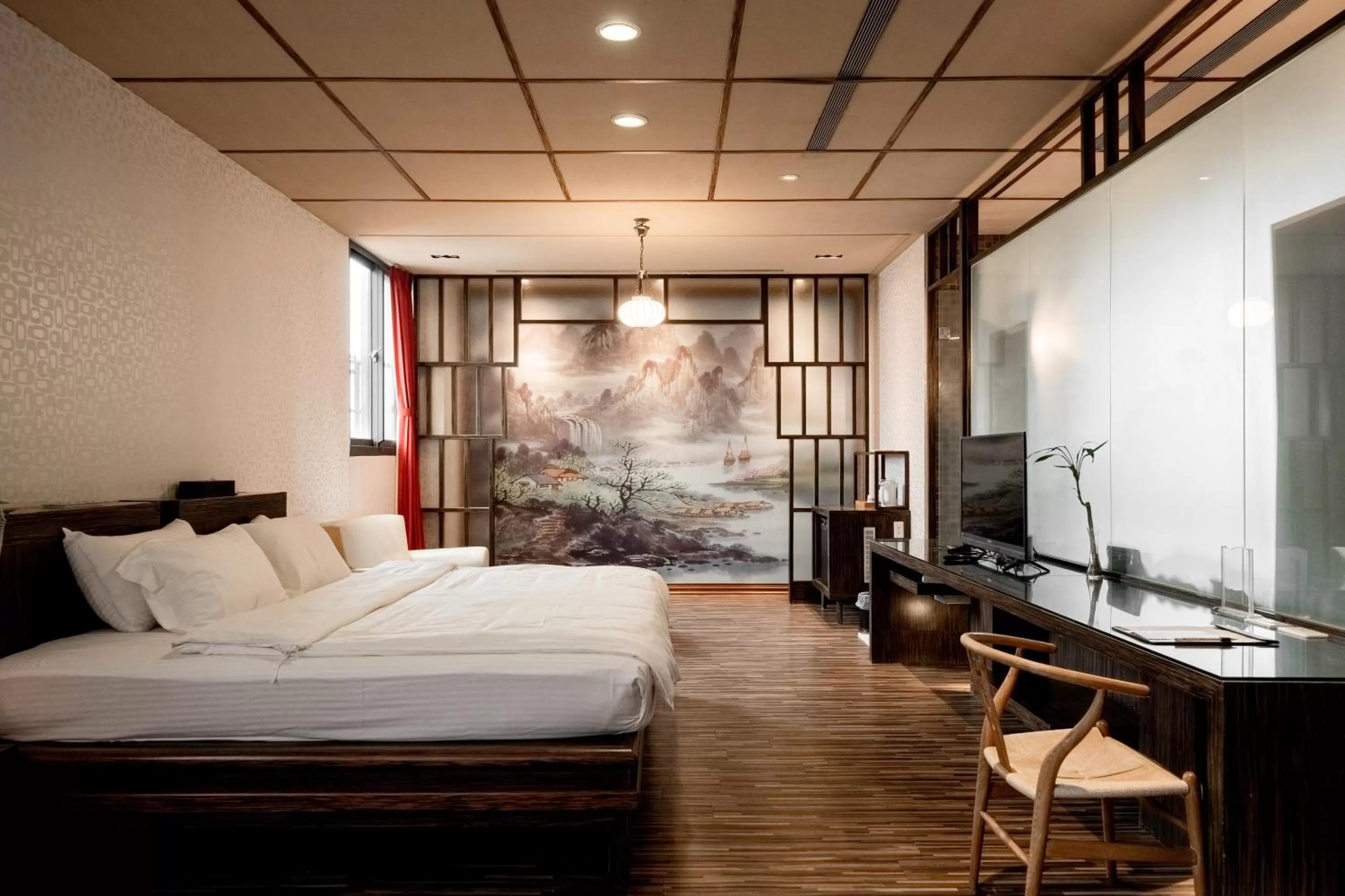Photo of the whole room, Bed in Tian Xia Ju