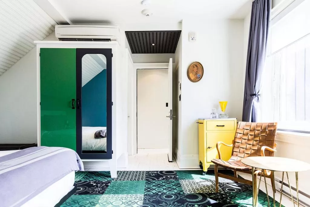 Bed in Drake Devonshire and Motor Inn