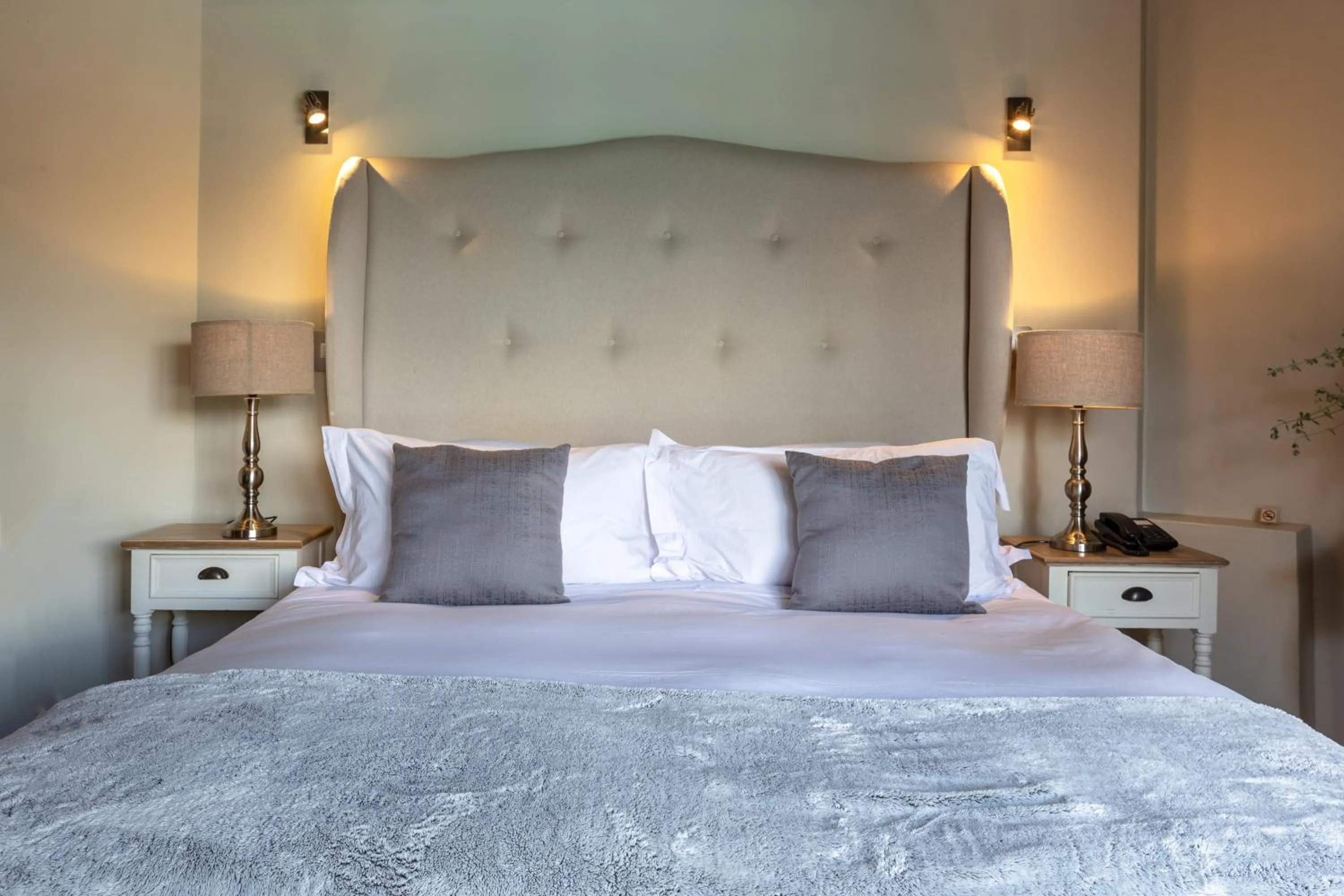 Bed in Whale Rock Luxury Lodge