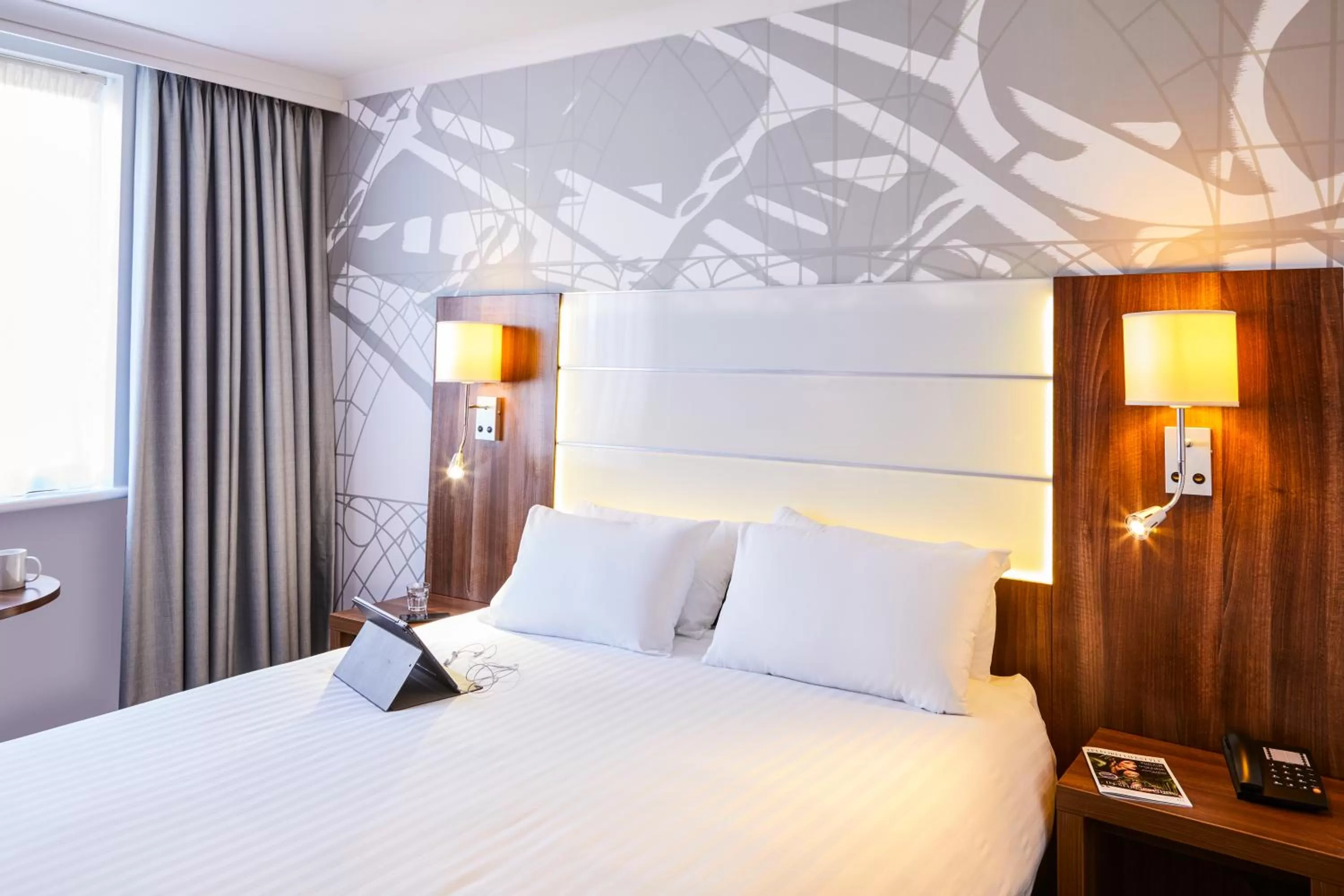 Bedroom, Bed in Mercure Telford Centre Hotel