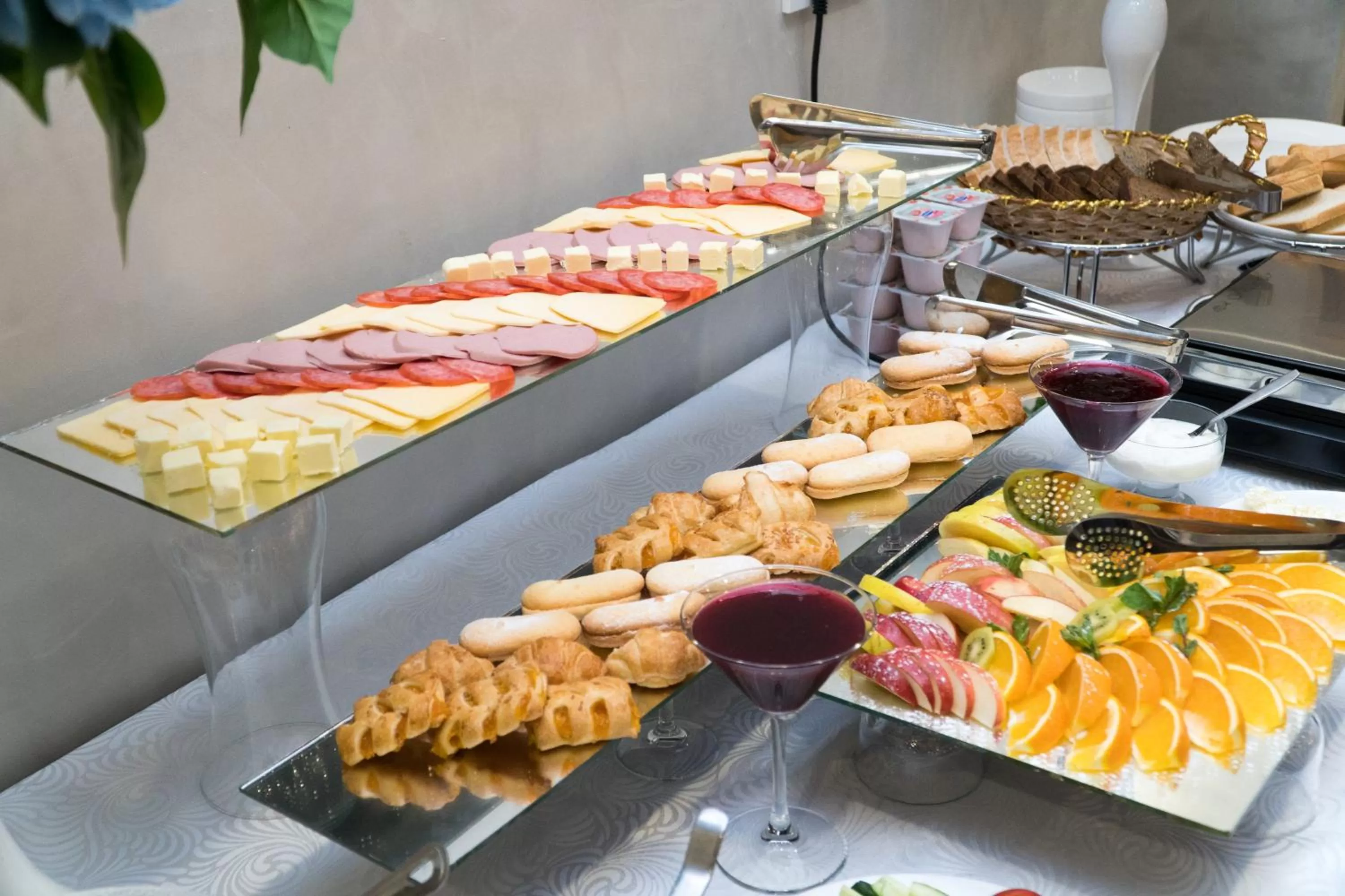 Food and drinks, Food in East Palace Hotel